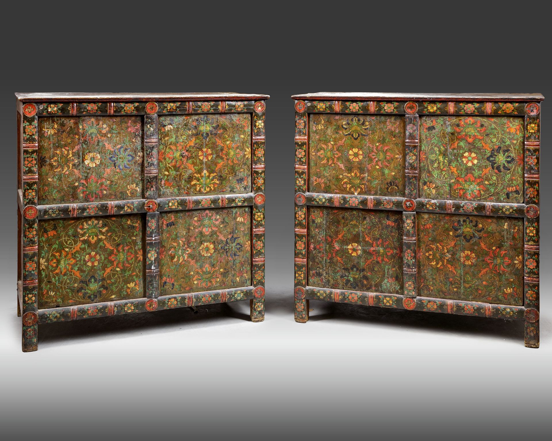 A PAIR OF TIBETAN CABINETS, 19TH CENTURY - Image 3 of 4