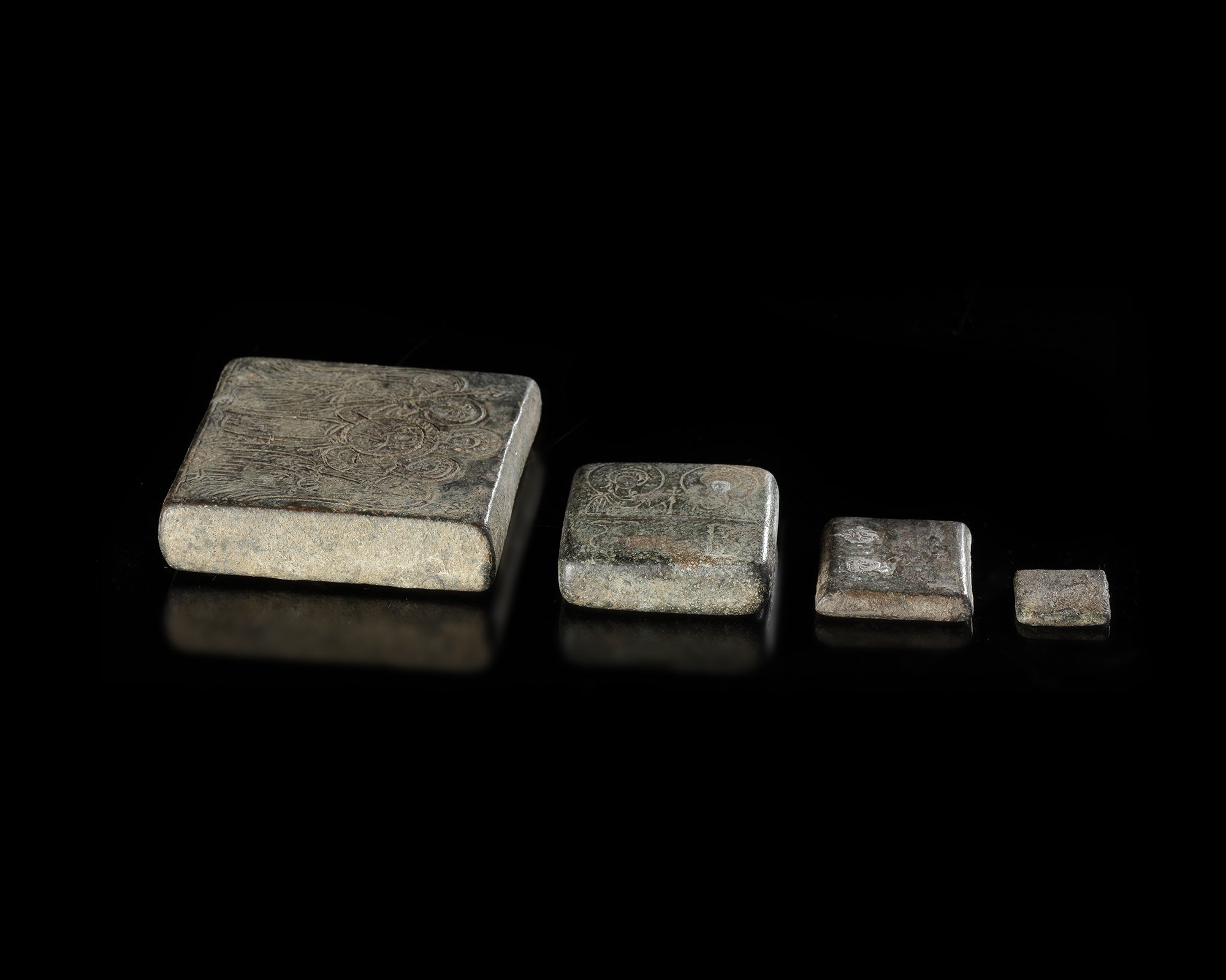 FOUR BYZANTINE COMMERCIAL WEIGHTS WITH SILVER INLAY, 5TH-7TH CENTURY AD - Bild 4 aus 4