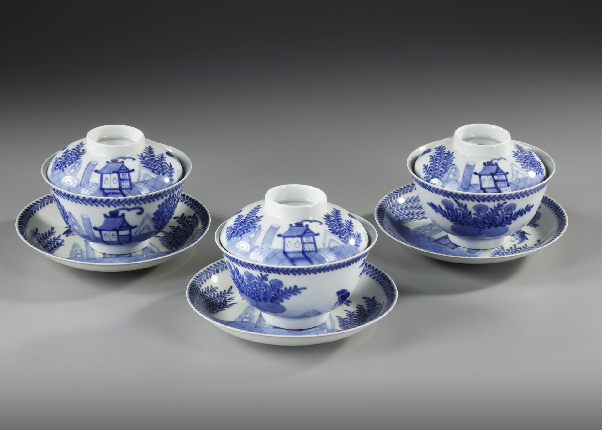 THREE CHINESE BLUE AND WHITE 'CUCKOO IN THE HOUSE' BOWL, COVERS AND SAUCERS, 18TH-19TH CENTURY