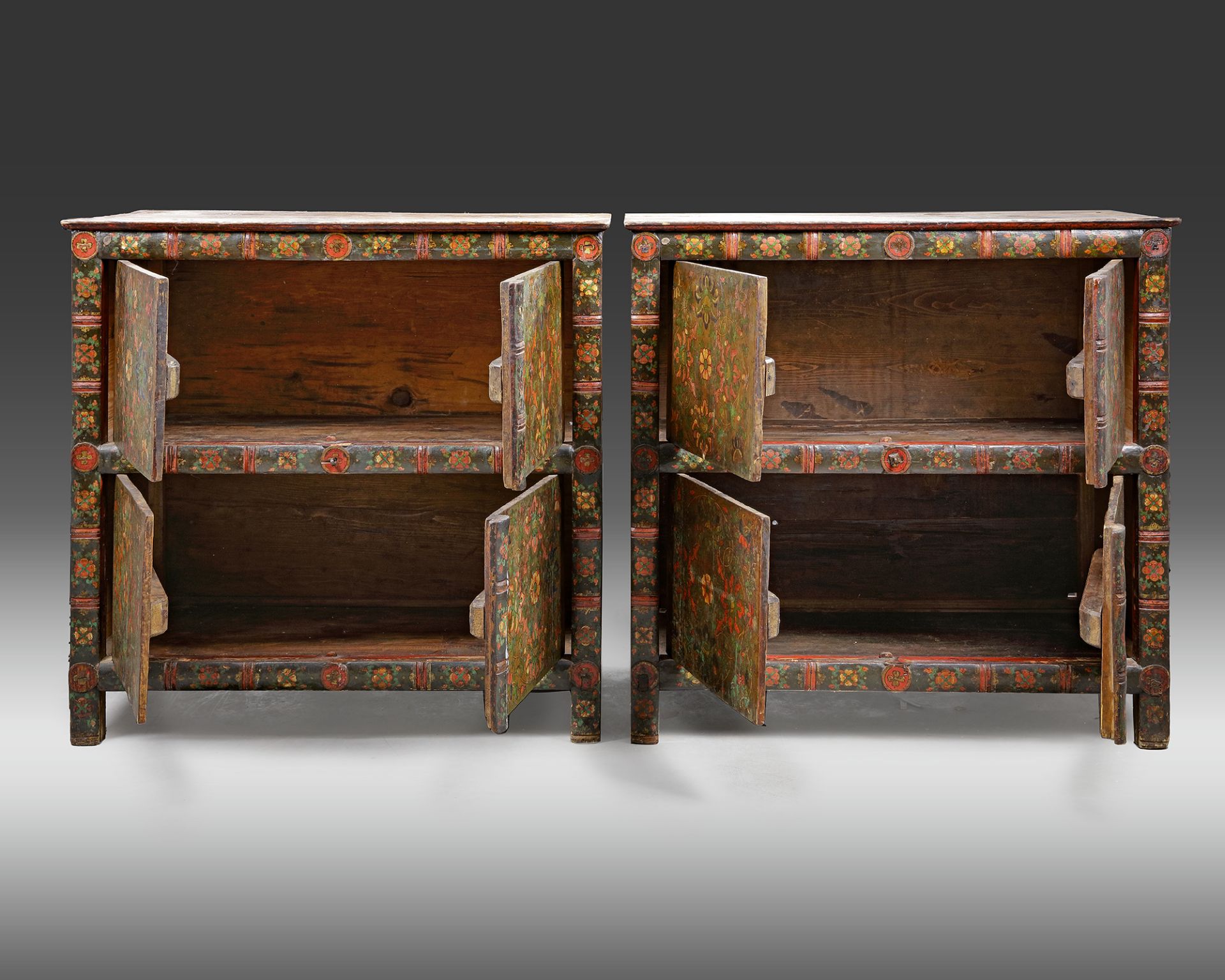 A PAIR OF TIBETAN CABINETS, 19TH CENTURY - Image 2 of 4