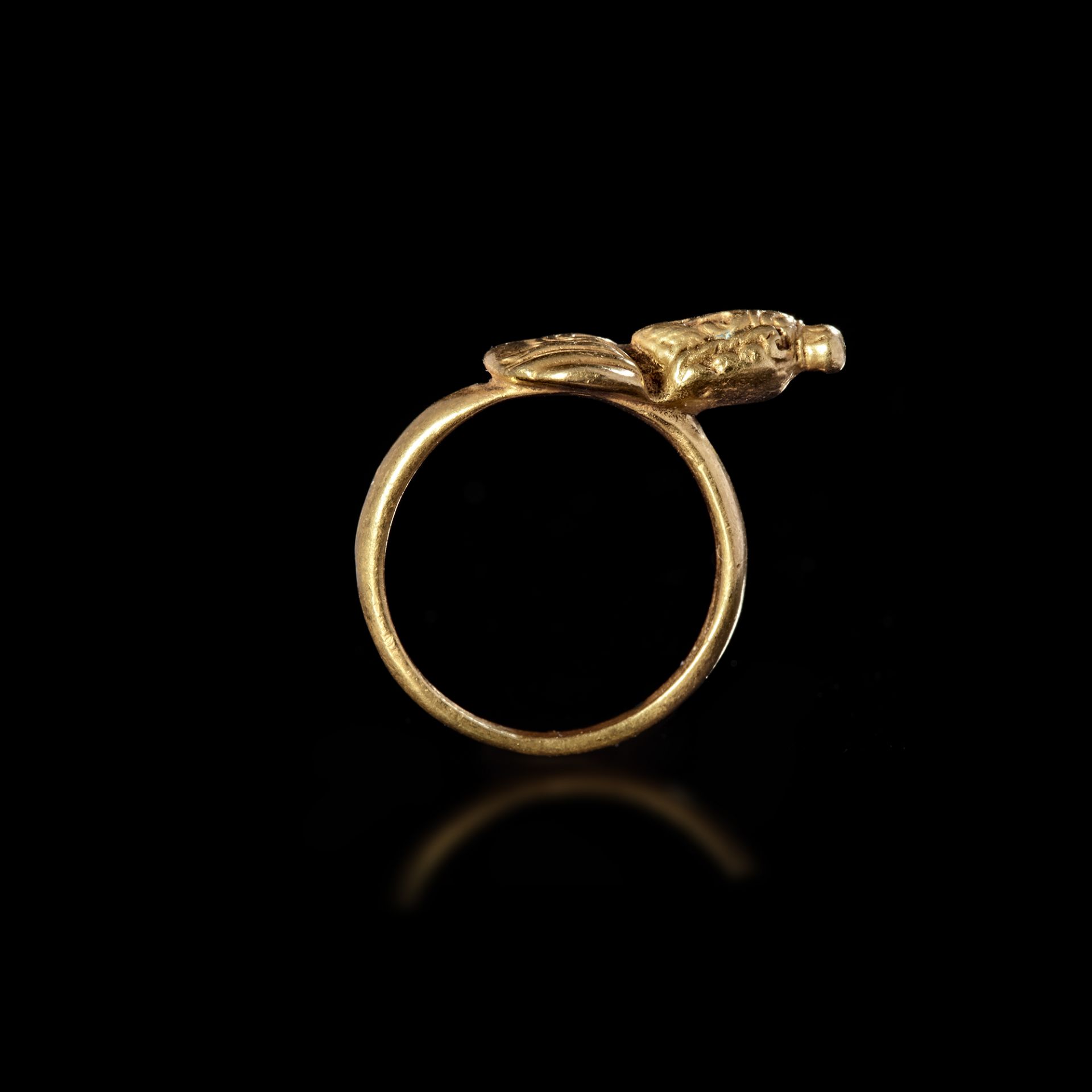 A ROMAN GOLD RING WITH A BUST OF SERAPIS, 1ST CENTURY AD - Image 2 of 3