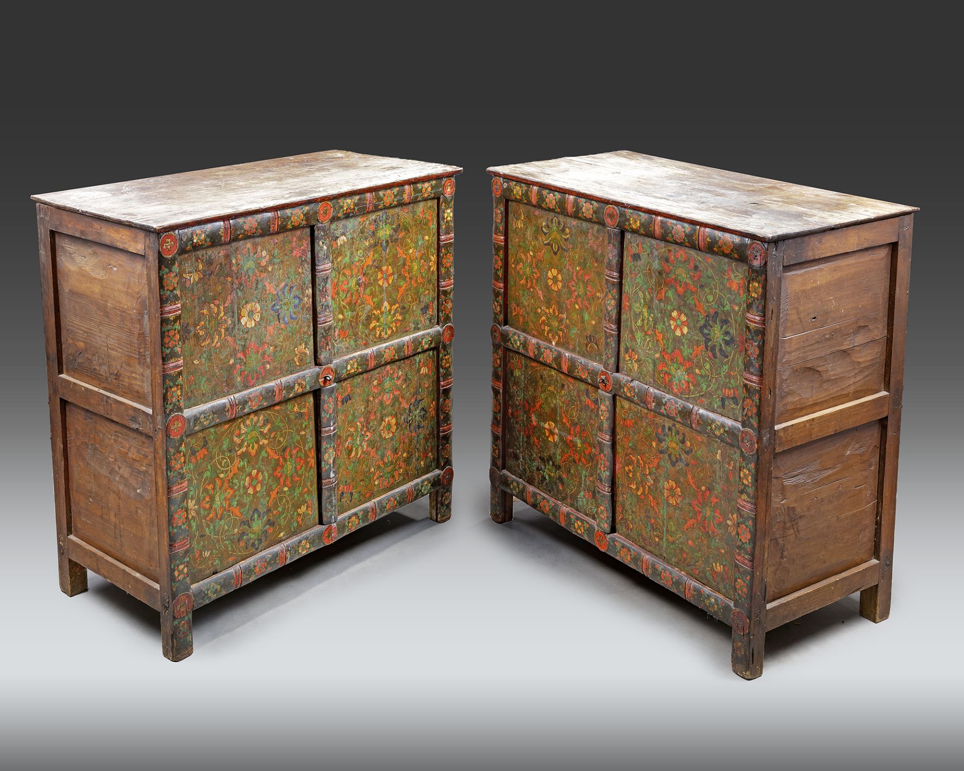 A PAIR OF TIBETAN CABINETS, 19TH CENTURY - Image 4 of 4