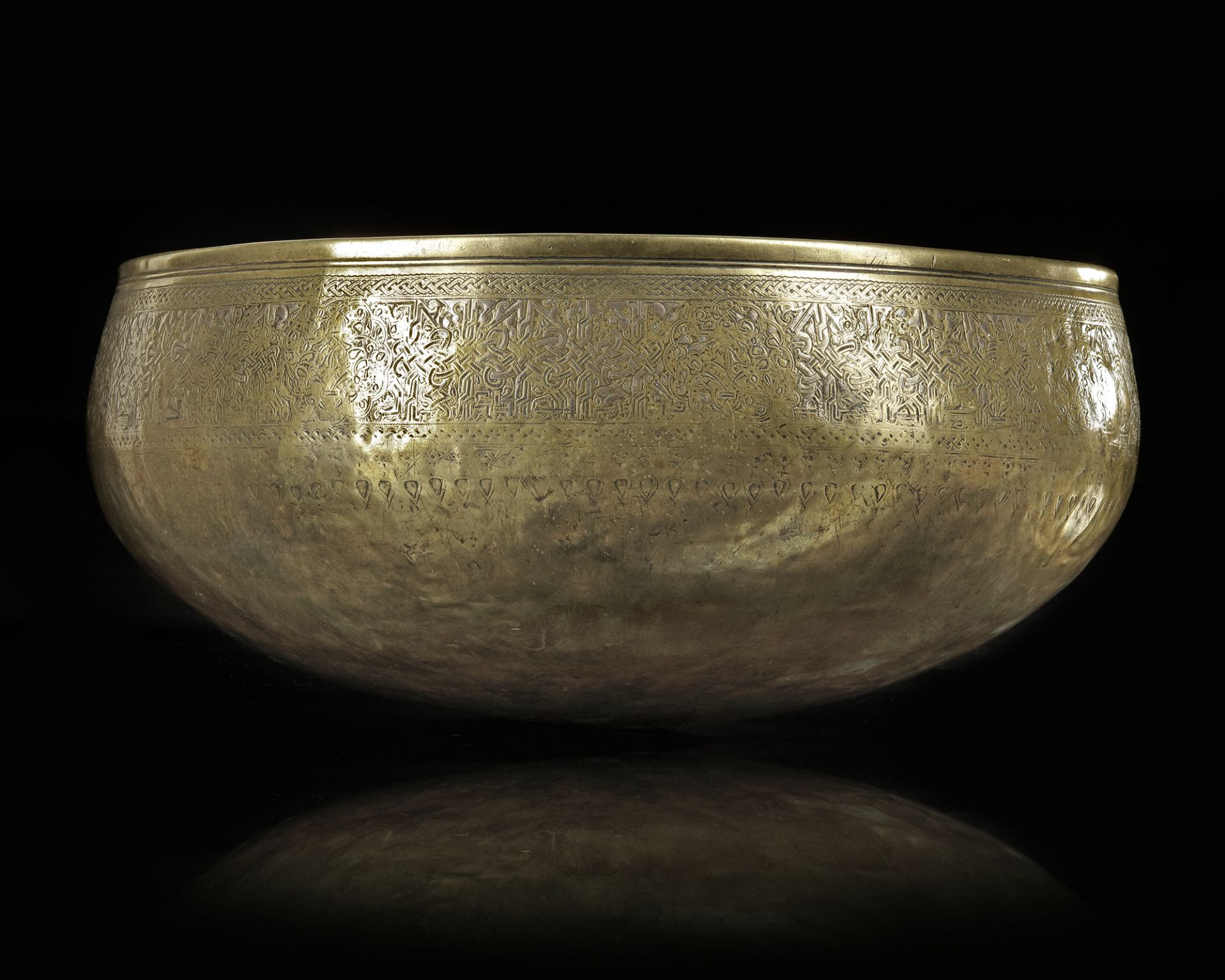 A SILVER INLAID BRASS BOWL, 14TH CENTURY - Image 3 of 10