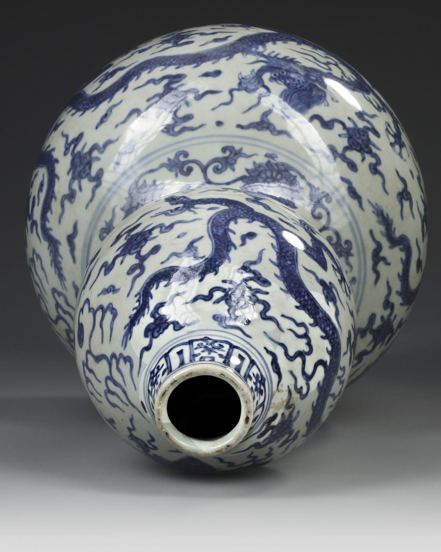 A CHINESE BLUE AND WHITE DOUBLE GOURD VASE, MING DYNASTY (1368-1644) OR LATER - Bild 5 aus 5
