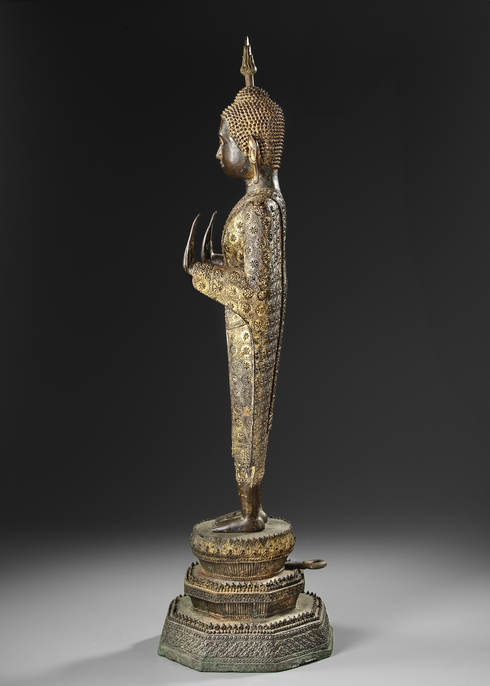 A GILT BRONZE STANDING FIGURE OF A BUDDHA, LATE 19TH CENTURY - Image 3 of 5