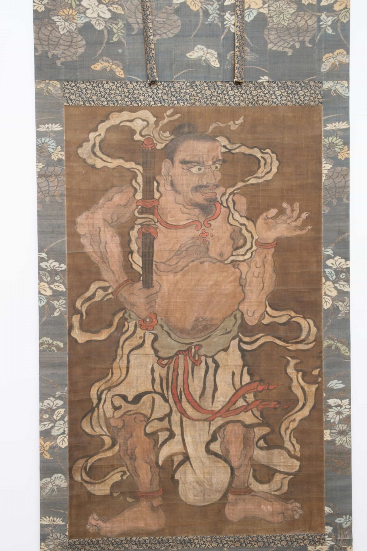 A PAIR OF JAPANESE EARLY EDO-PERIOD KAKEJIKU DEPICTING NIÔ GUARDIANS, CIRCA 1700 (EARLY EDO PERIOD) - Image 2 of 5