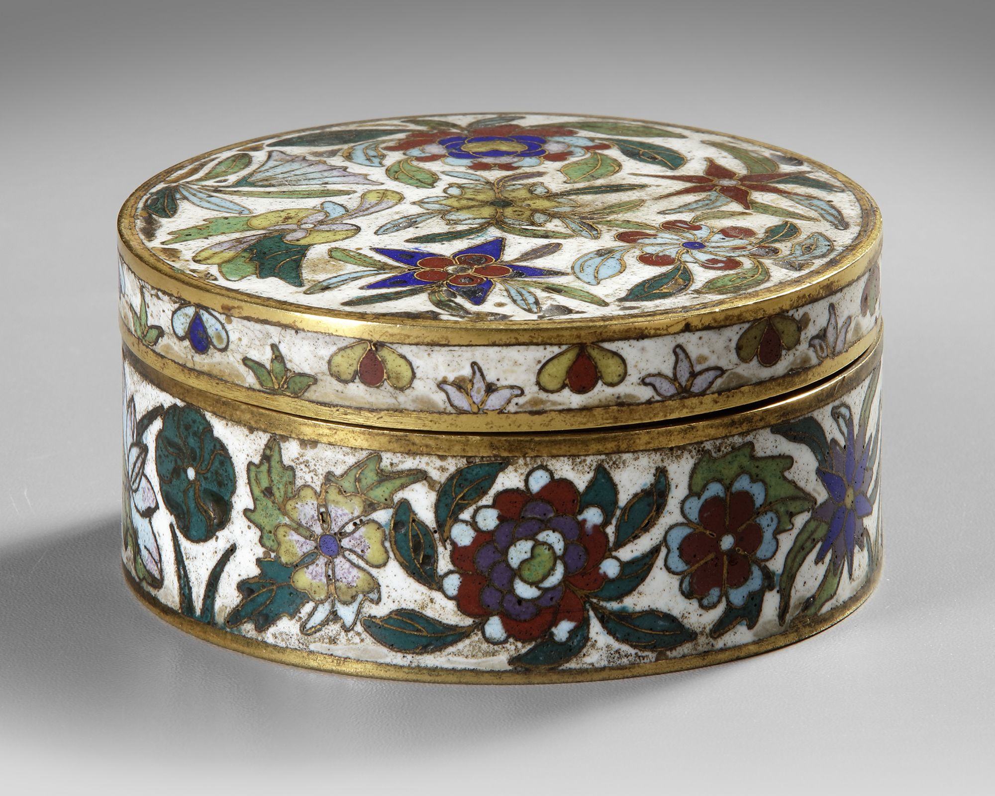 A CHINESE CLOISONNÉ ENAMEL BOX, 19TH CENTURY - Image 2 of 4