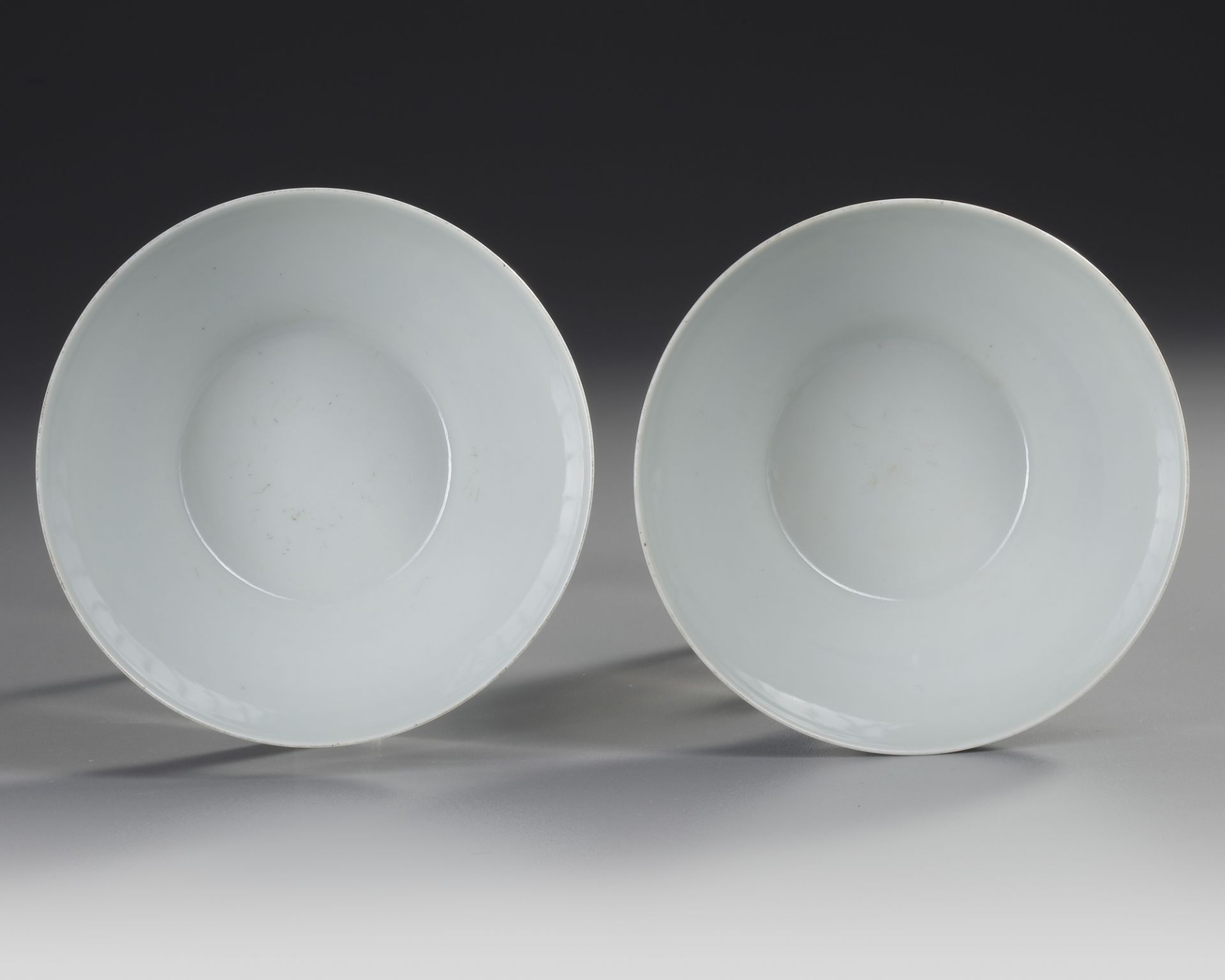 A PAIR OF CHINESE BLUE AND WHITE OGEE BOWLS, QING DYNASTY (1644–1911) - Bild 4 aus 4