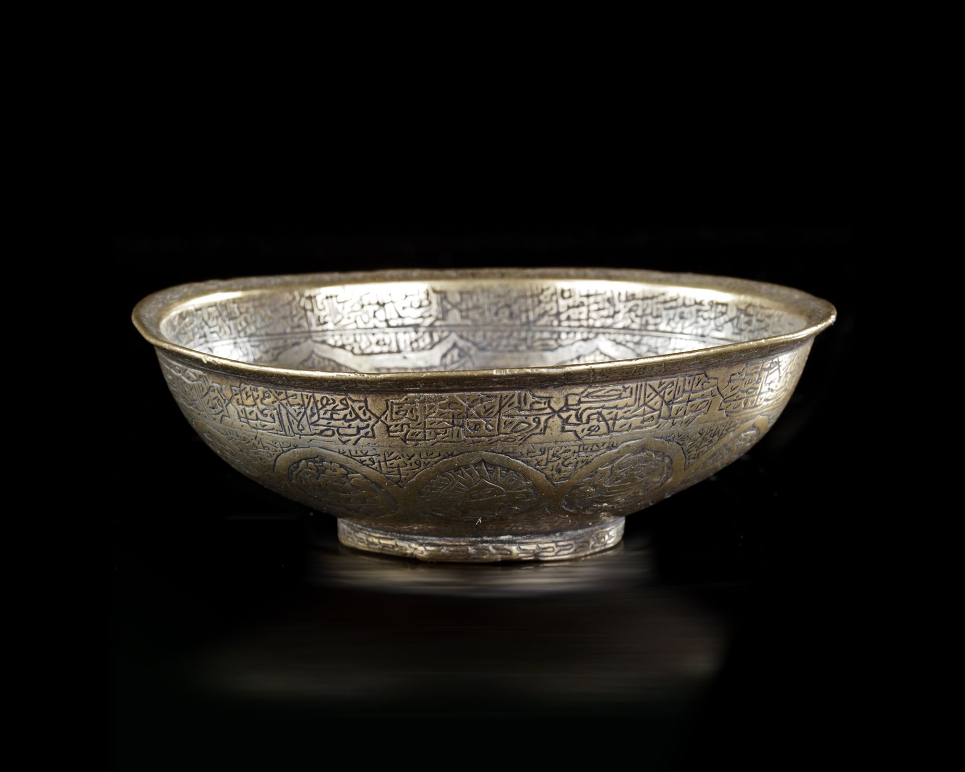 A FINE SAFAVID ENGRAVED BRASS TALISMANIC BOWL, PERSIA, 17TH CENTURY - Bild 5 aus 5