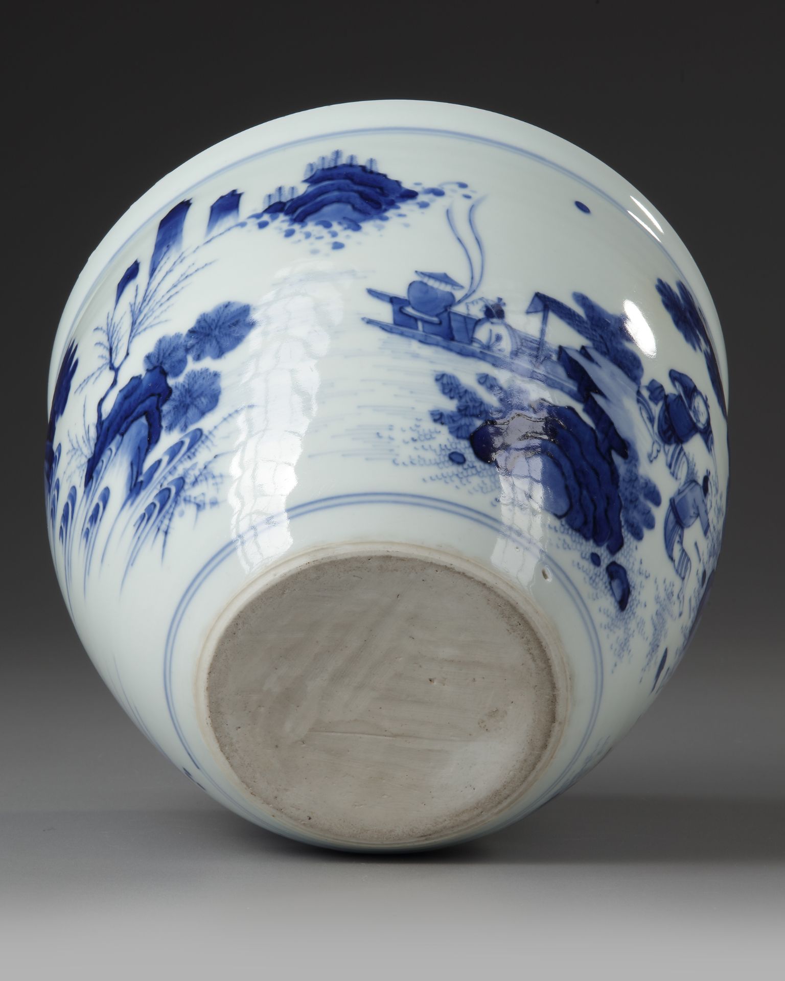 A CHINESE BLUE AND WHITE SCROLL POT, QING DYNASTY (1644–1911) - Image 4 of 4