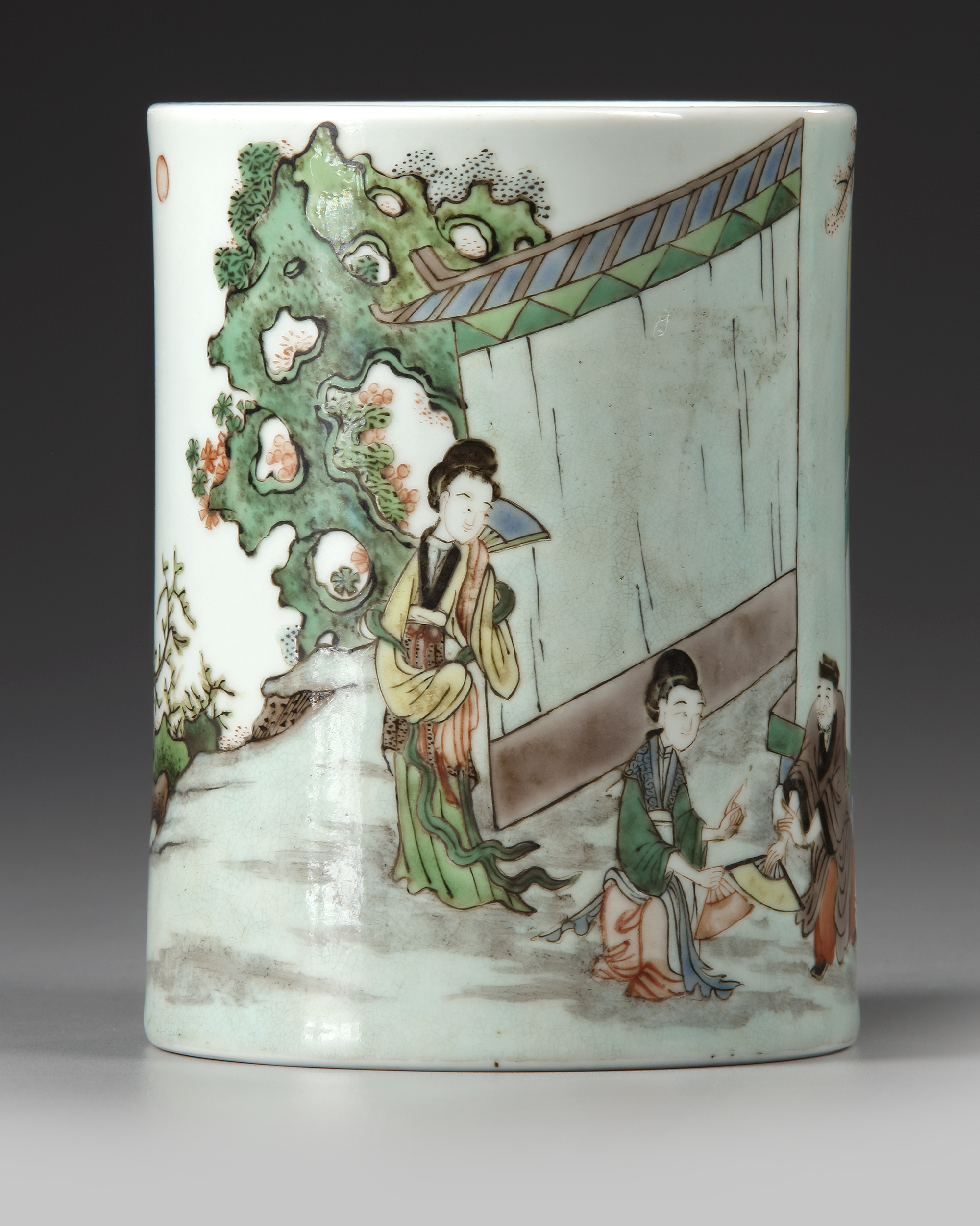 A CHINESE FAMILLE VERTE BRUSH POT, 19TH CENTURY