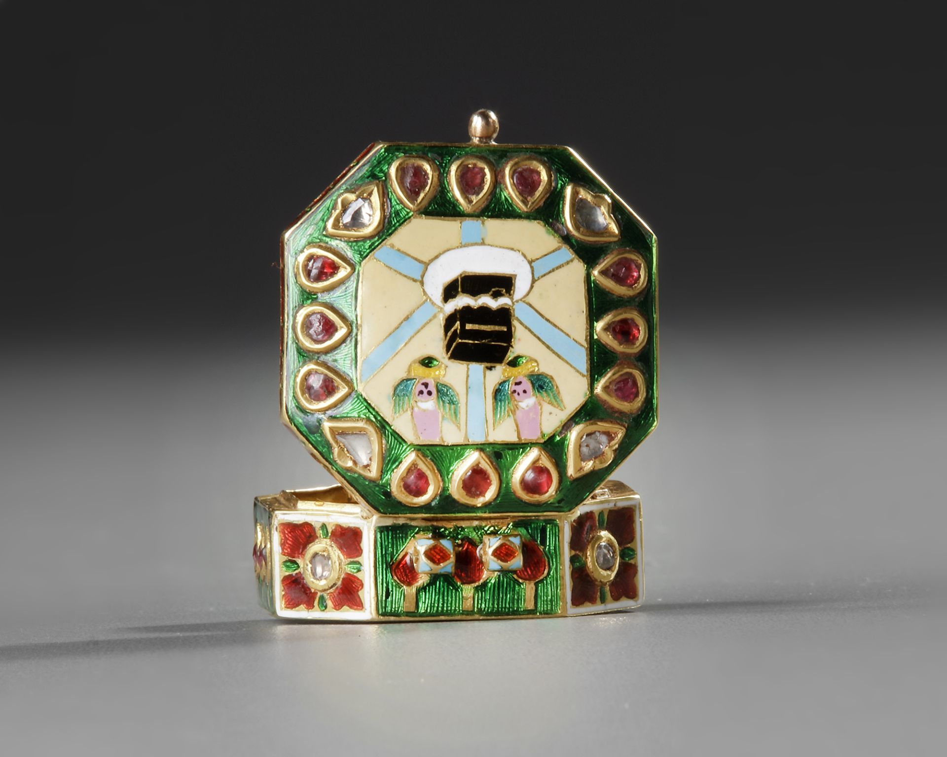 A HEXAGONAL GOLD GEMSET QURAN CASE CUM PENDANT, LUCKNOW OR DECCAN, 19TH CENTURY - Image 3 of 12