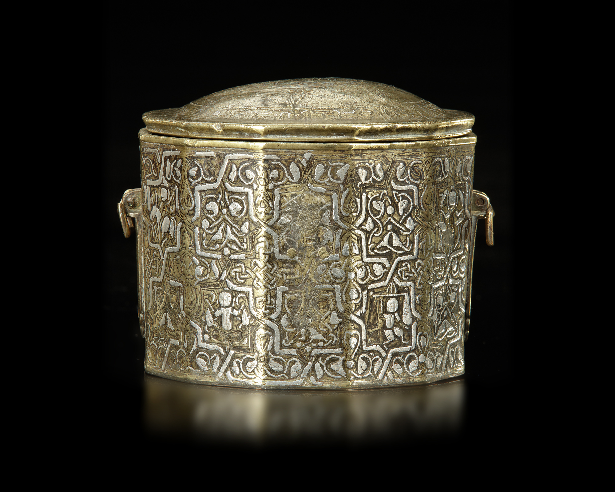 AN IMPORTANT KHURASAN SILVER INLAID BRONZE BOX, PERSIA, 12TH-13TH CENTURY - Bild 4 aus 10