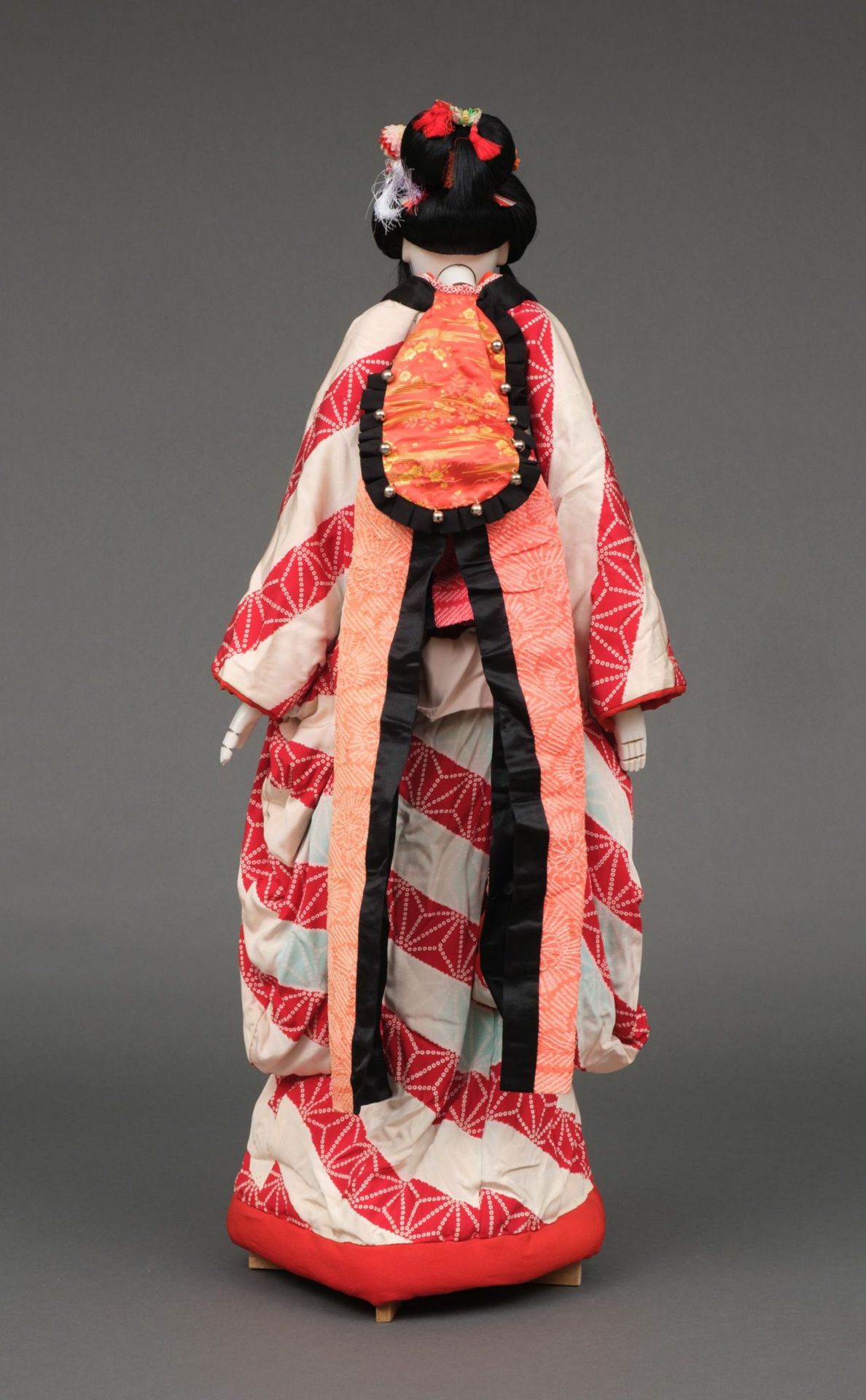A JAPANESE BUNRAKU PUPPET OF YAOYA OSHICHI, 1926-1989 (SHOWA PERIOD) - Bild 4 aus 5