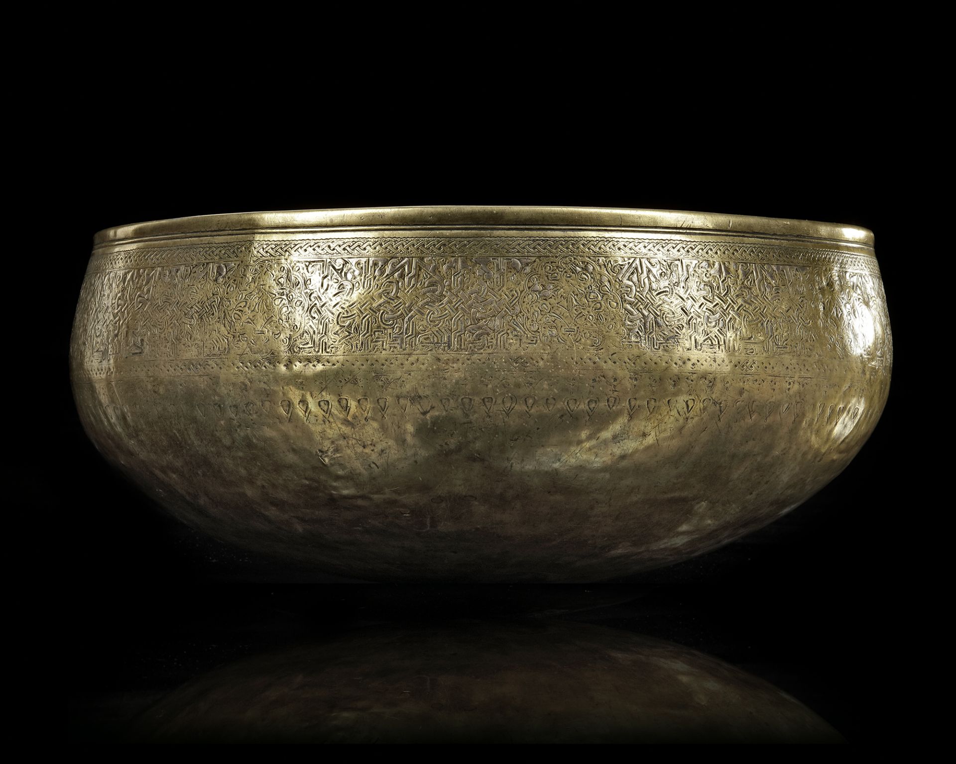 A SILVER INLAID BRASS BOWL, 14TH CENTURY - Image 6 of 10