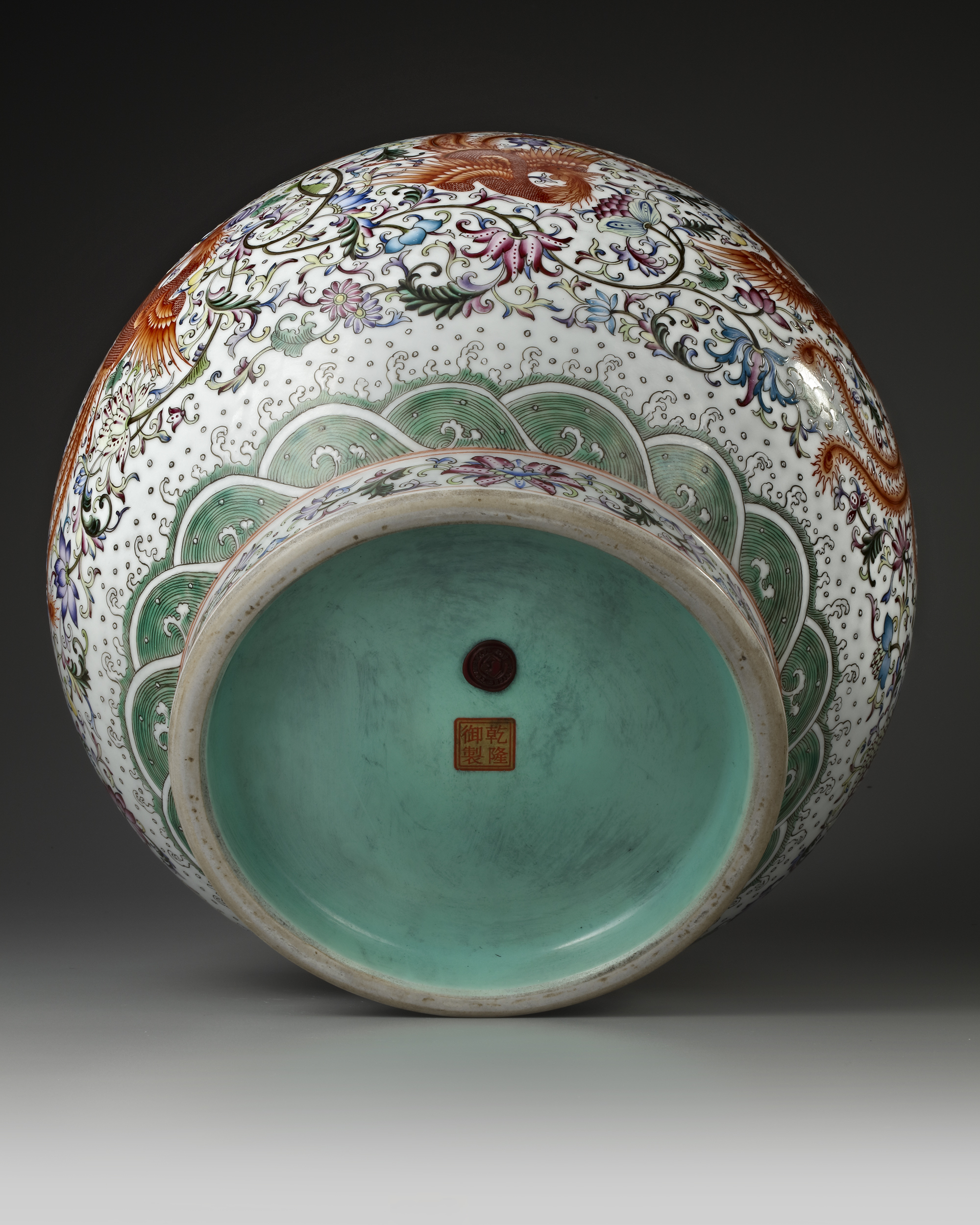 A LARGE CHINESE FAMILLE ROSE HU VASE, 19TH-20TH CENTURY - Image 5 of 5