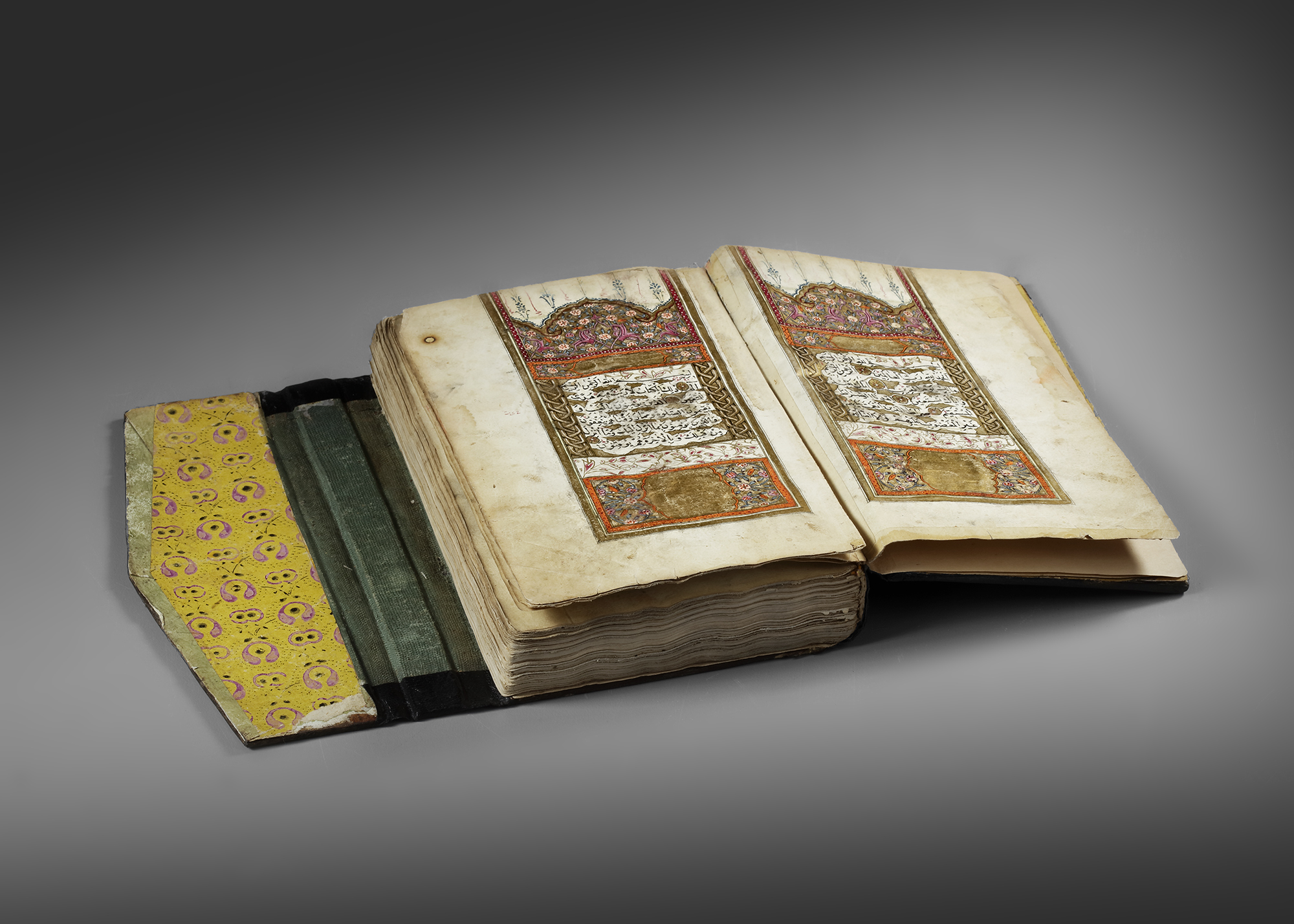 A FINE ILLUMINATED OTTOMAN QURAN, TURKEY, LATE 18TH CENTURY - Image 3 of 10