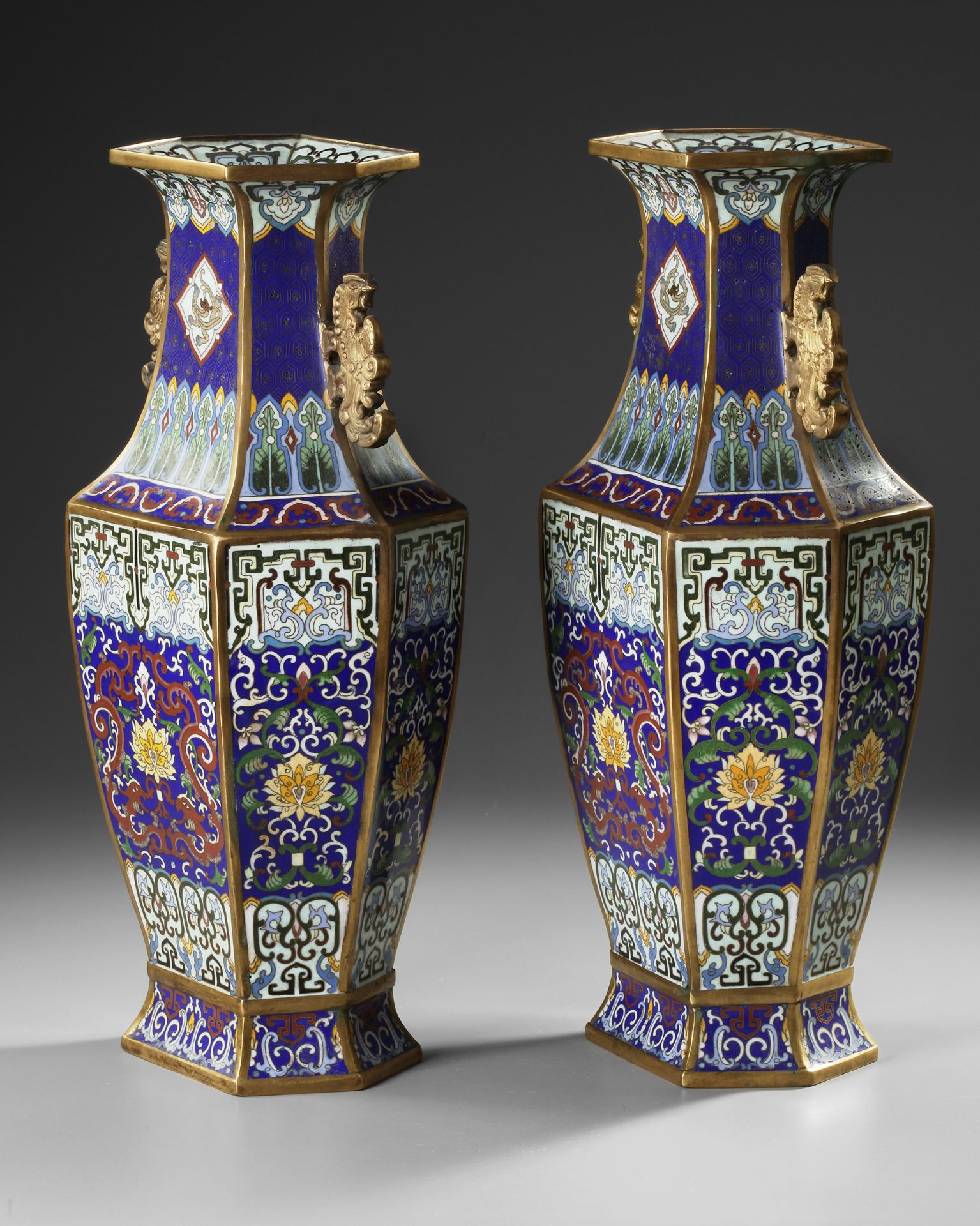 A PAIR OF CHINESE HEXAGONAL ENAMEL CLOISONNÉ VASES, 19TH-20TH CENTURY - Image 2 of 4