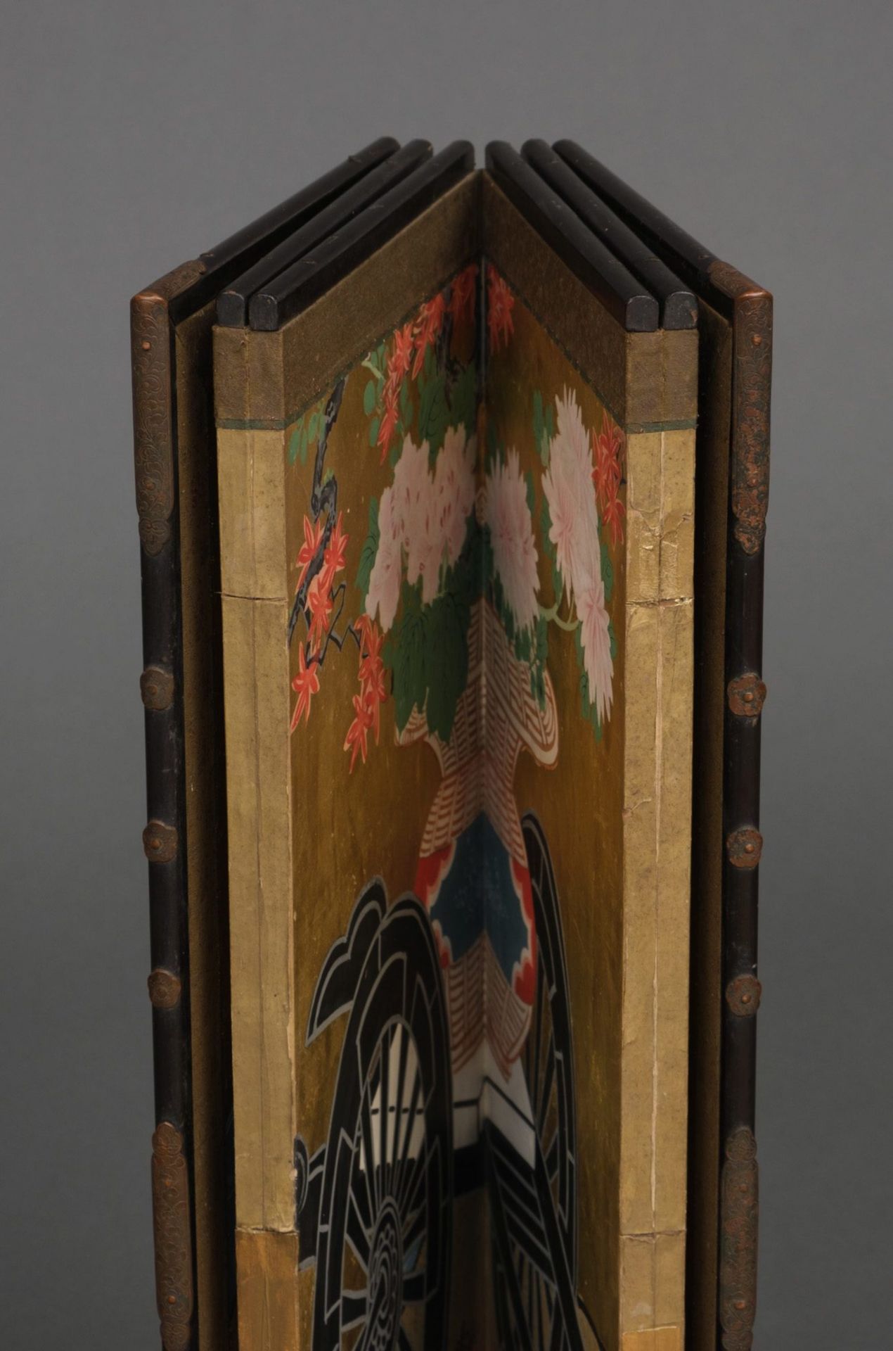 A PAIR OF JAPANESE HINAGATA BYÔBU (DOLL FESTIVAL FOLDING SCREENS), 1820 - Bild 10 aus 19