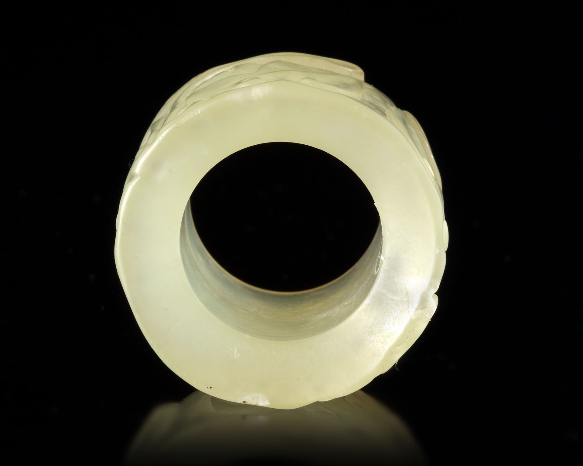 A CHINESE JADE ARCHER'S RING, 20TH CENTURY - Image 4 of 4