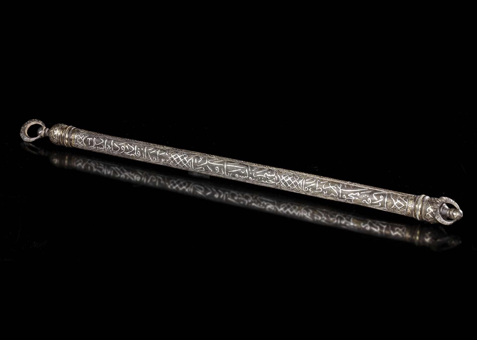 A TIMURID SILVER INLAID BRONZE SCROLL HOLDER, 14TH/15TH CENTURY - Bild 4 aus 7
