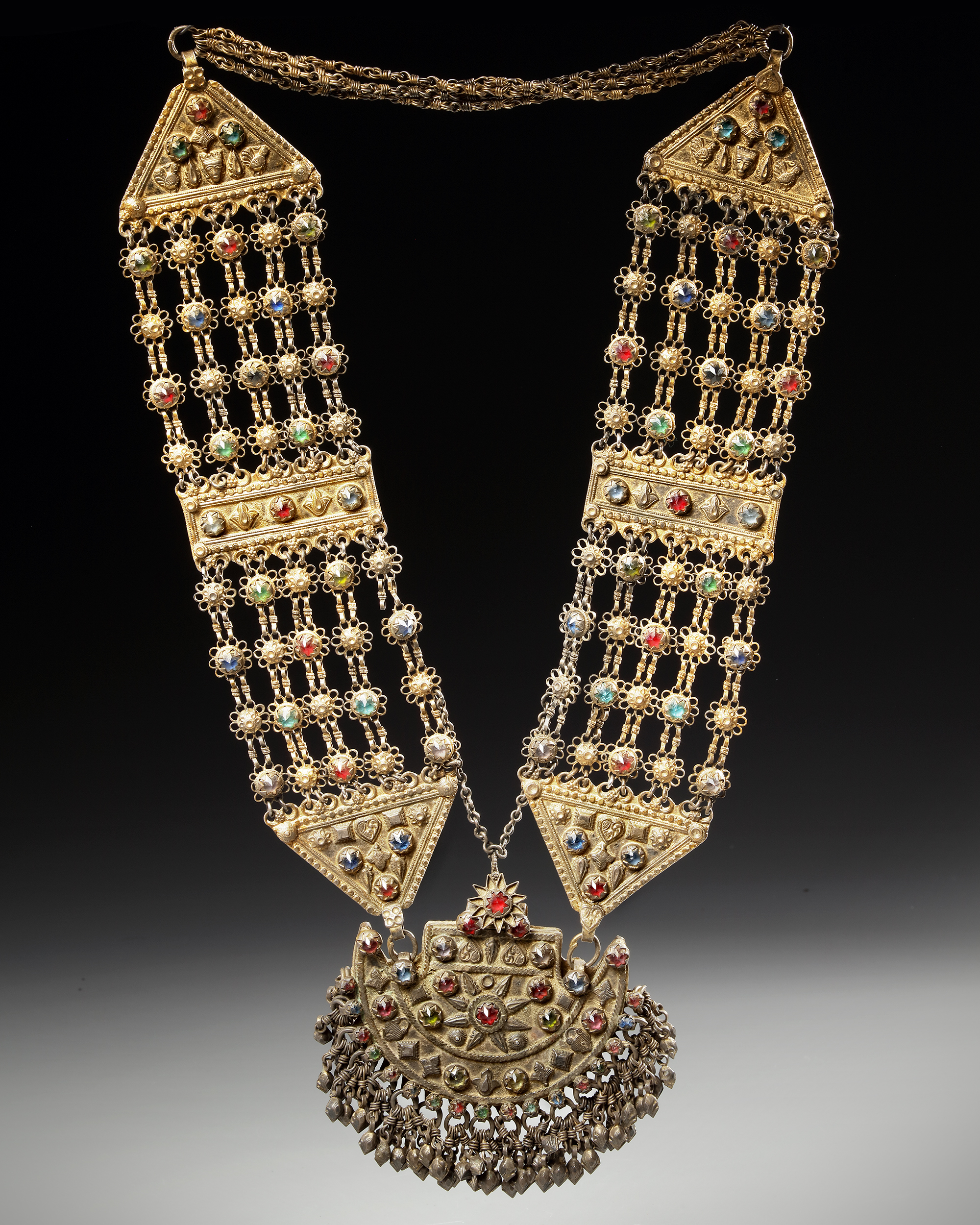 A SILVER NECKLACE, NEPAL, 19TH CENTURY