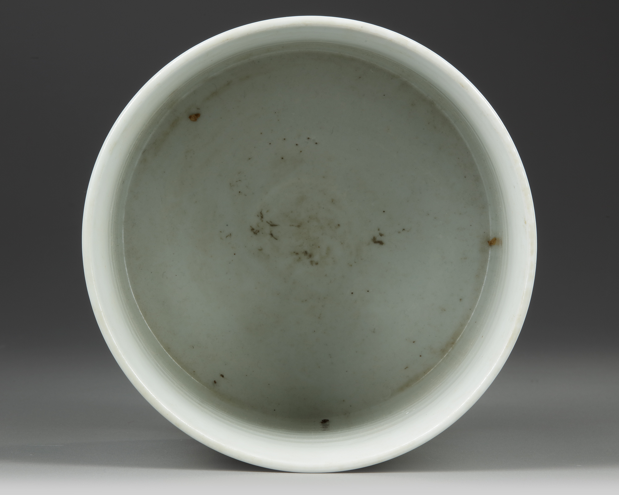 A CHINESE FAMILLE VERTE BRUSH POT, QING DYNASTY (1644-1911) - Image 6 of 7