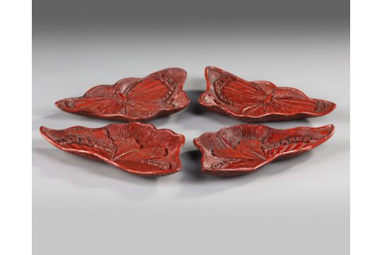 FOUR JAPANESE LACQUERED BUTTERFLY-SHAPED DISHES,19TH CENTURY - Bild 1 aus 3