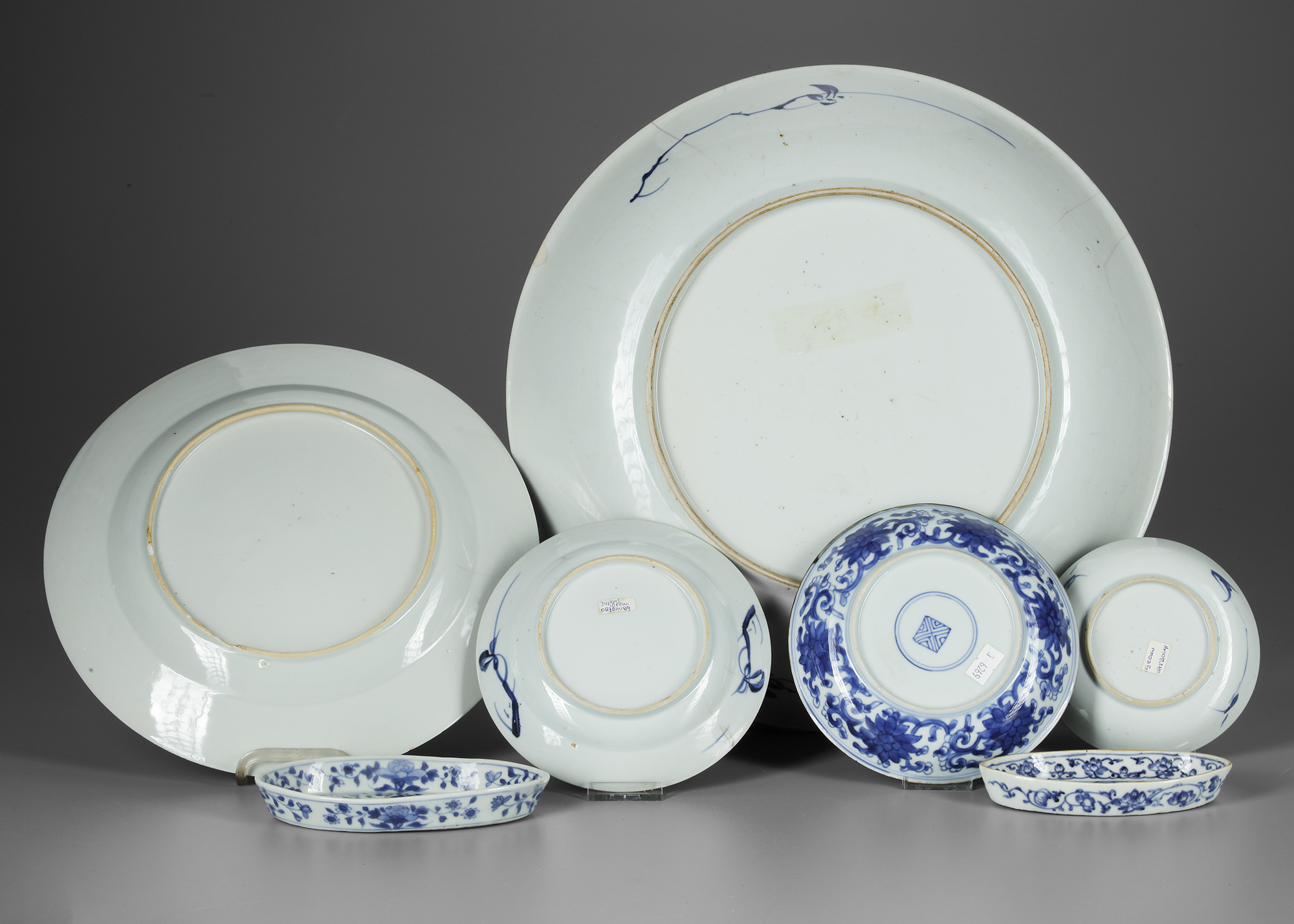 A CHINESE COLLECTION OF SEVEN BLUE AND WHITE WARES, 18TH CENTURY - Image 2 of 2