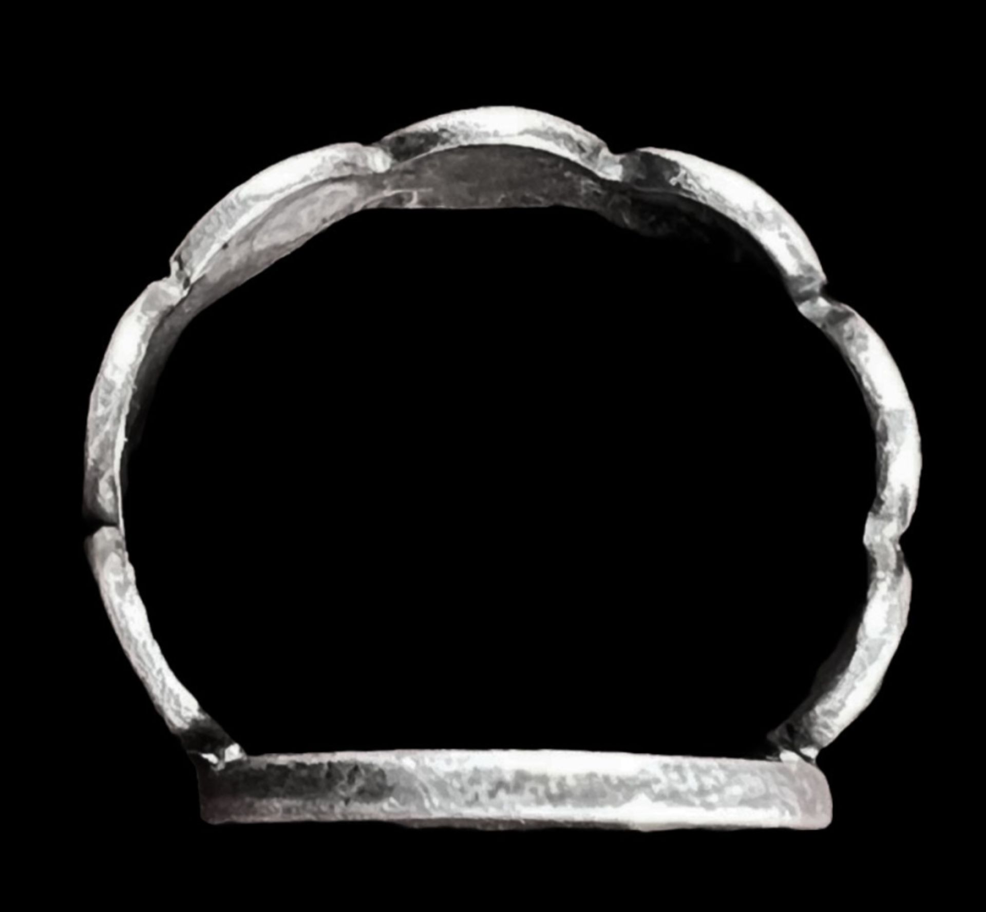 Silver ring with an engraving of a Menorah - Image 3 of 3