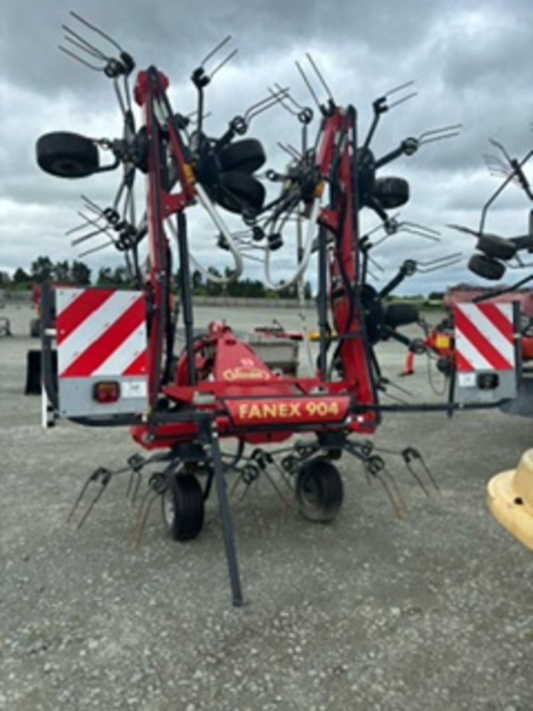 May on-site live auction of Agricultural implements, machinery and vehicles