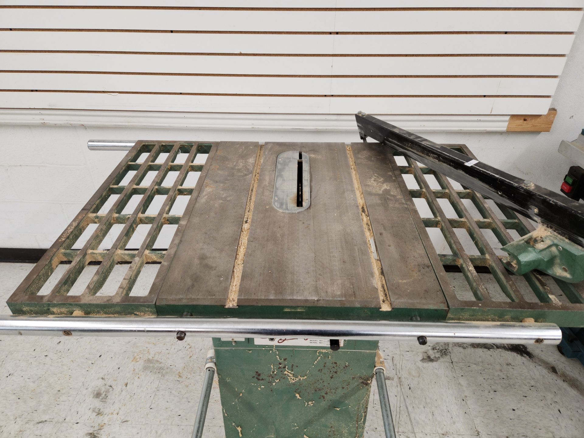 Grizzly Table Saw - Image 2 of 4