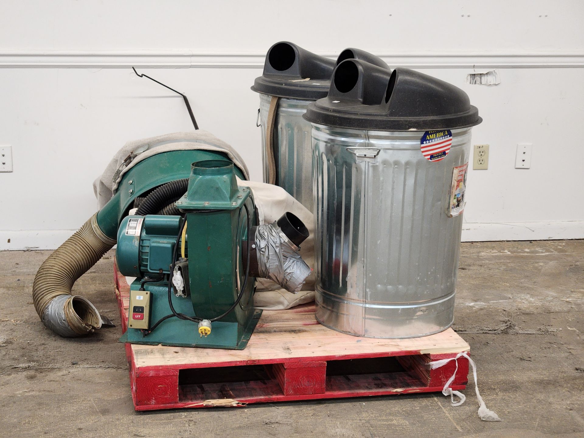 Grizzly Dust Collector w/ (2) Bins