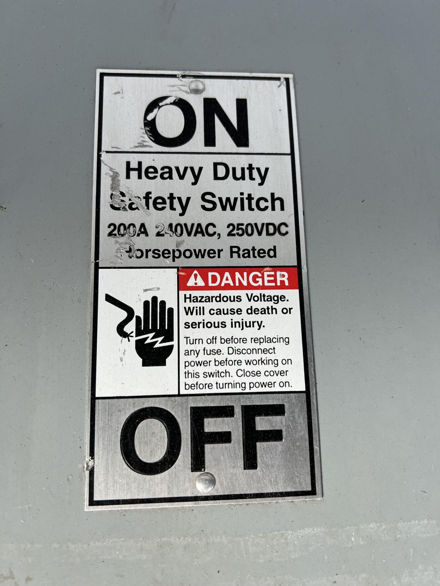 Siemens 200 Amp Heavy Duty Safety Switch - Image 2 of 2