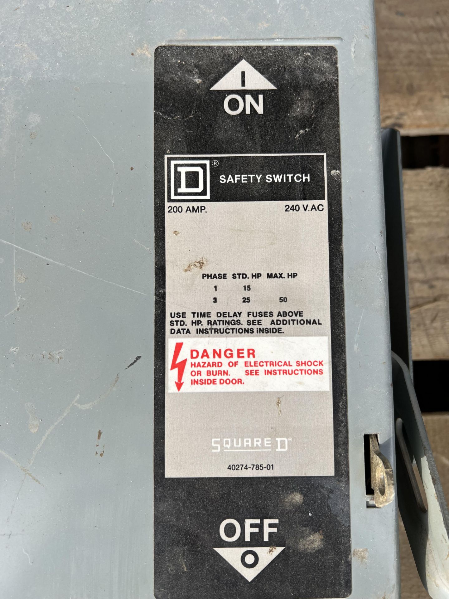 Square D 200 Amp Safety Switch - Image 2 of 2