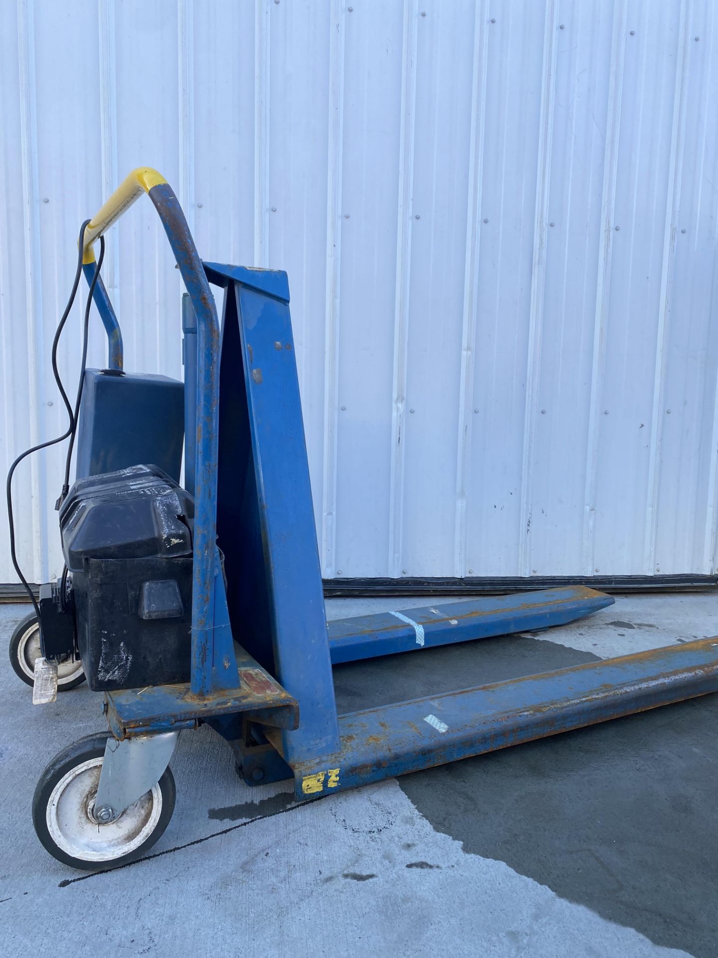 Vestil Pallet Jack/Lift Table - Image 2 of 2