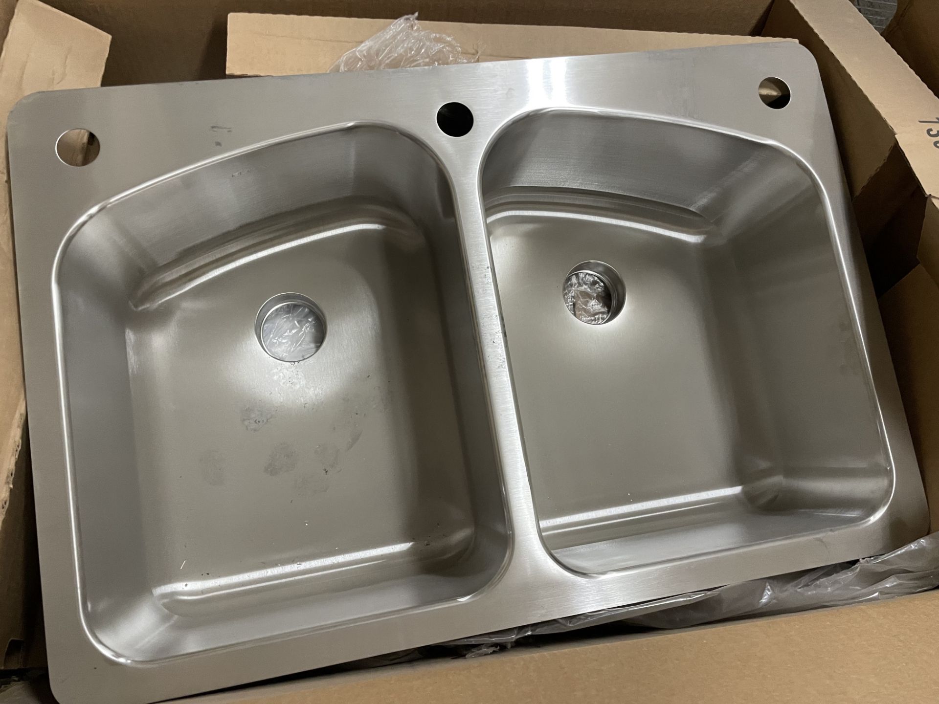 Skid Lot of SS Kitchen Sink and Fireclay Sink