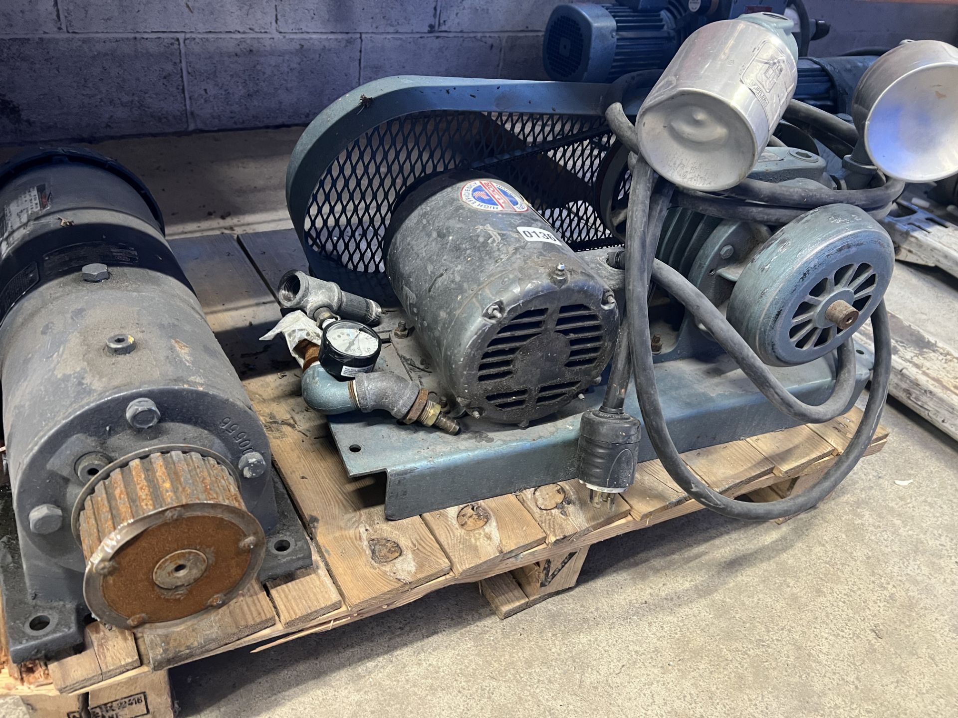 Skid Lot of Gast Vacuum Pump, Gear Drive - Image 4 of 4