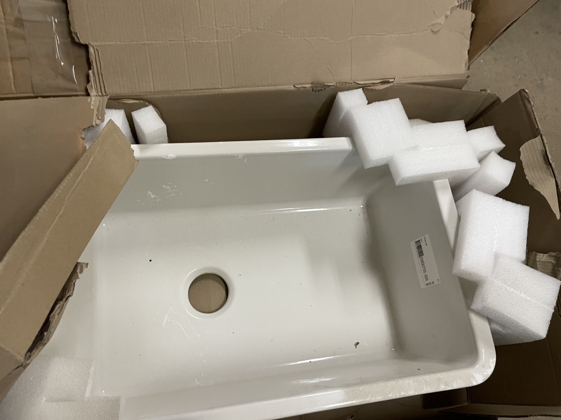 Skid Lot of SS Kitchen Sink and Fireclay Sink - Image 4 of 5