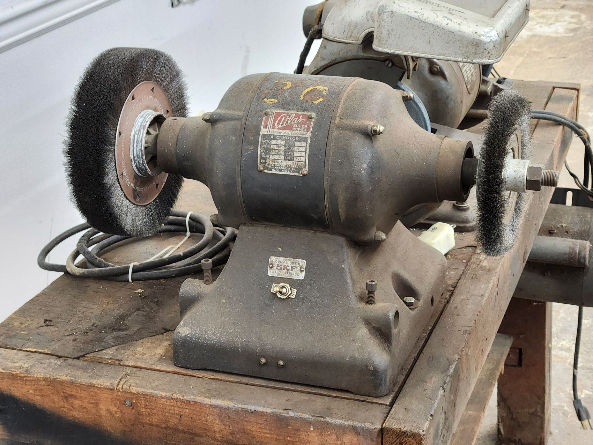 Work Bench w/ Mounted Grinders & Belt Sander - Image 2 of 9