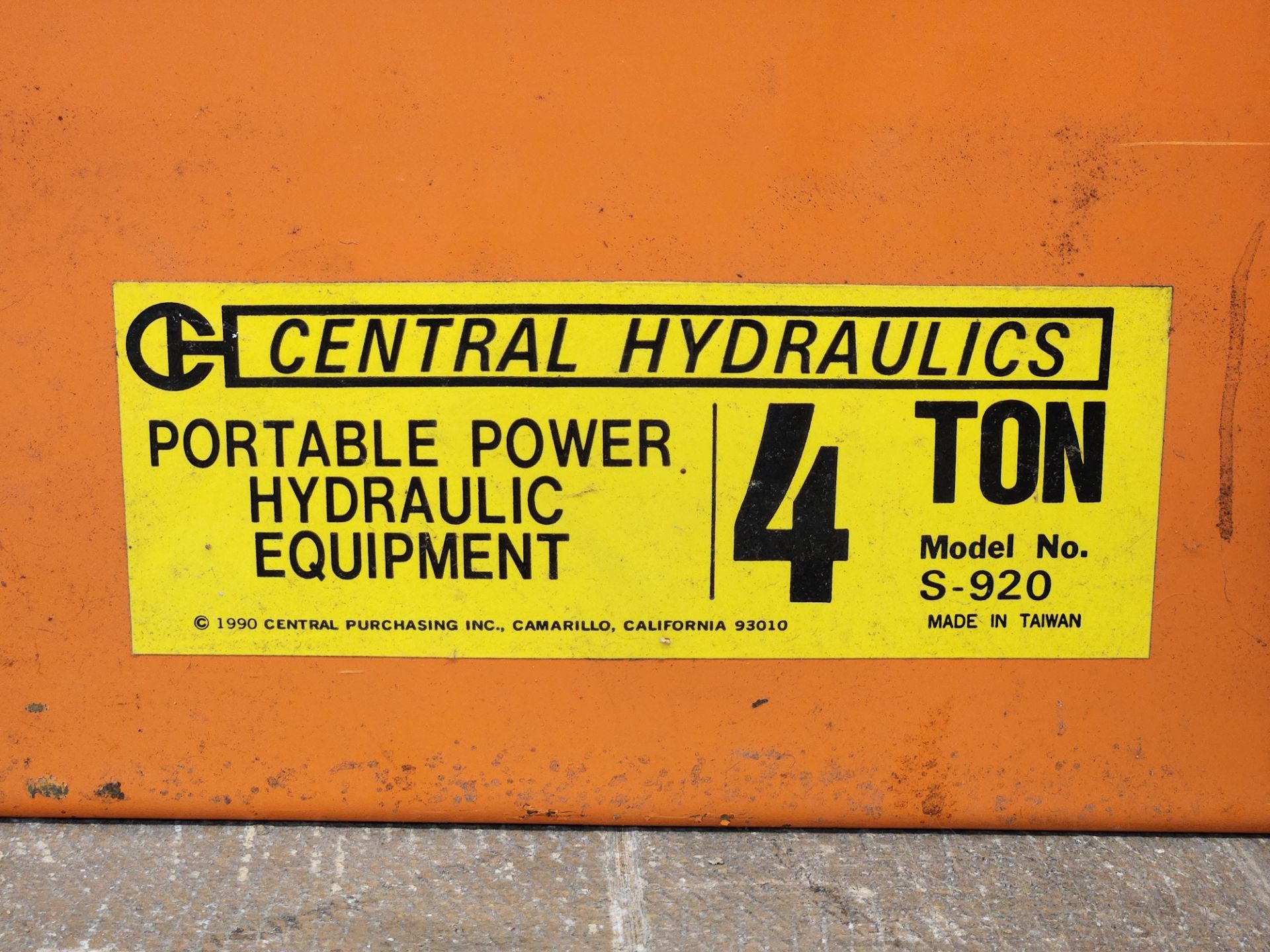 Central Hydraulics 4TON Portable Puller - Image 2 of 4