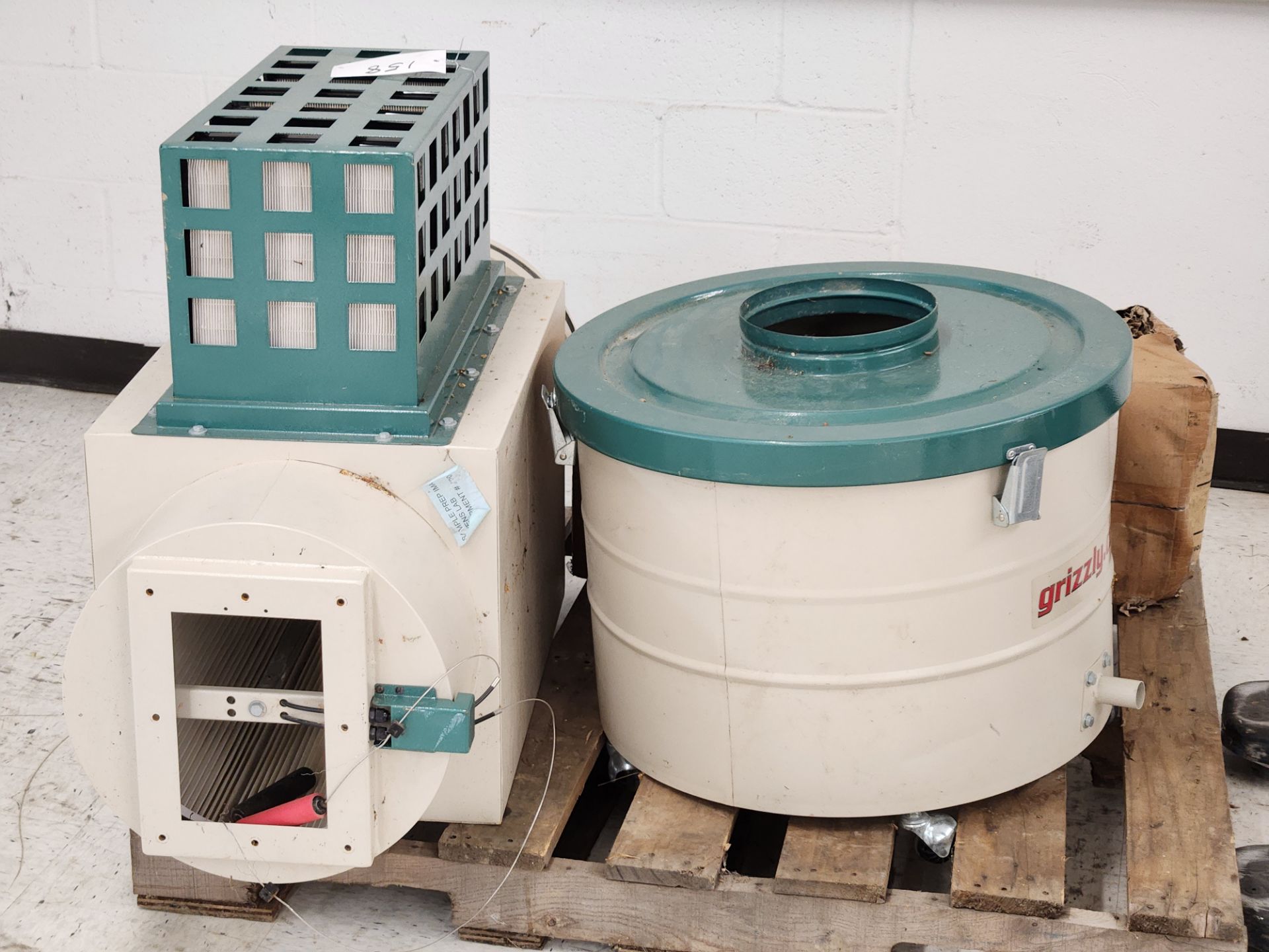 Grizzly Dual Filtration HEPA Cyclone Dust Collector - Image 6 of 7