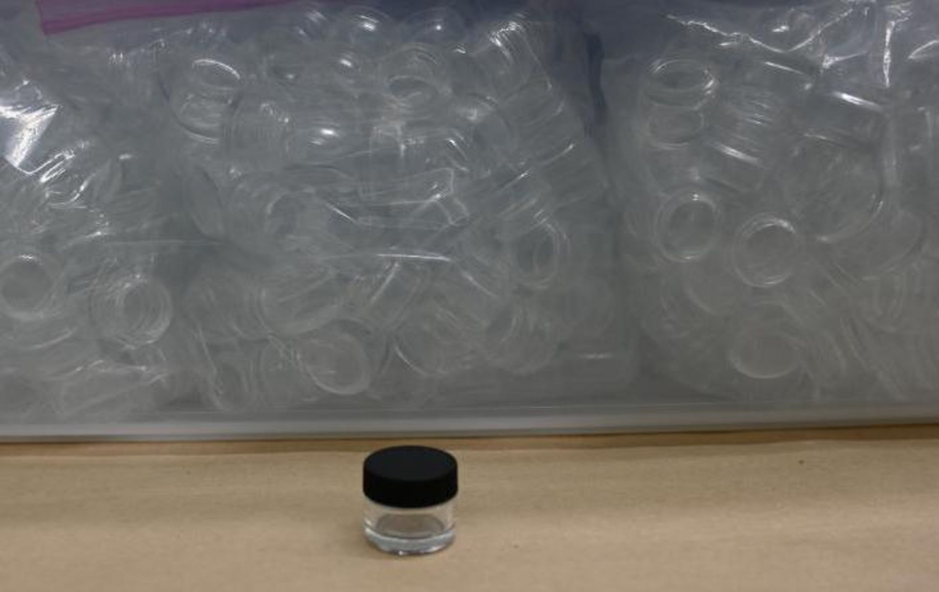 Box Loaded with 5ml Glass Containers with Lids - Image 3 of 6