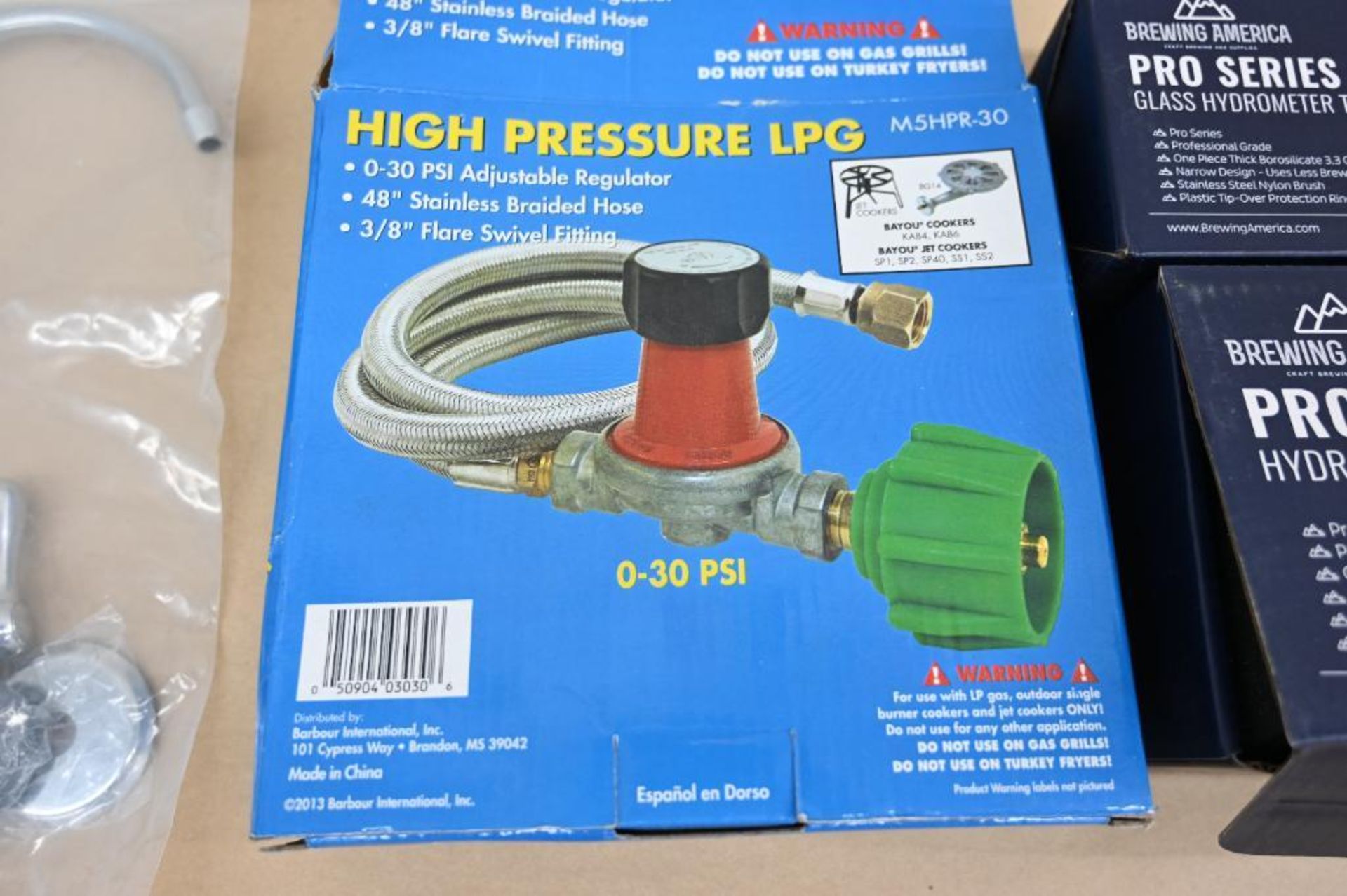 Bayou Classic High Pressure LPG Adjustable Regulator with Hydrometer - Image 2 of 10
