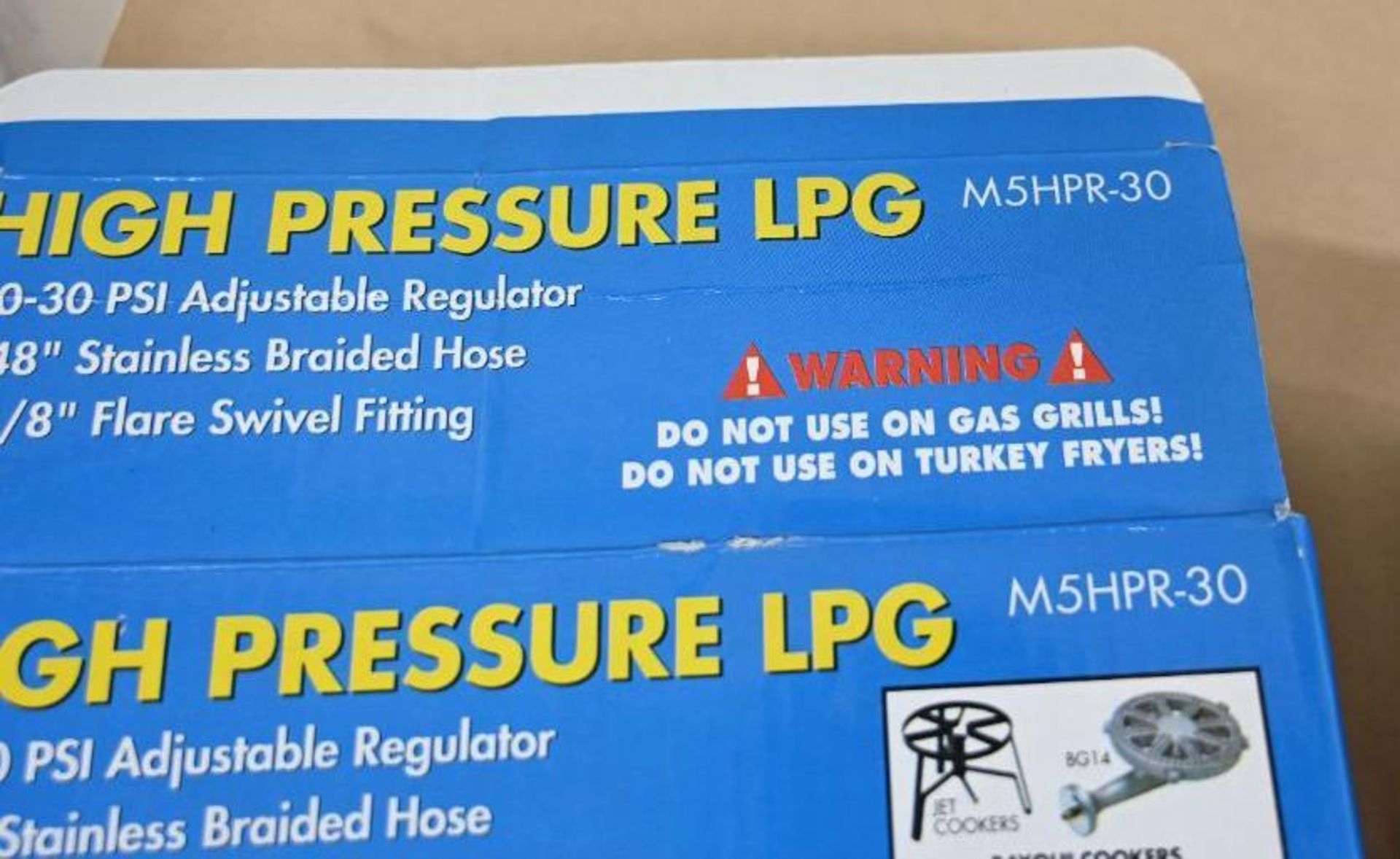 Bayou Classic High Pressure LPG Adjustable Regulator with Hydrometer - Image 3 of 10