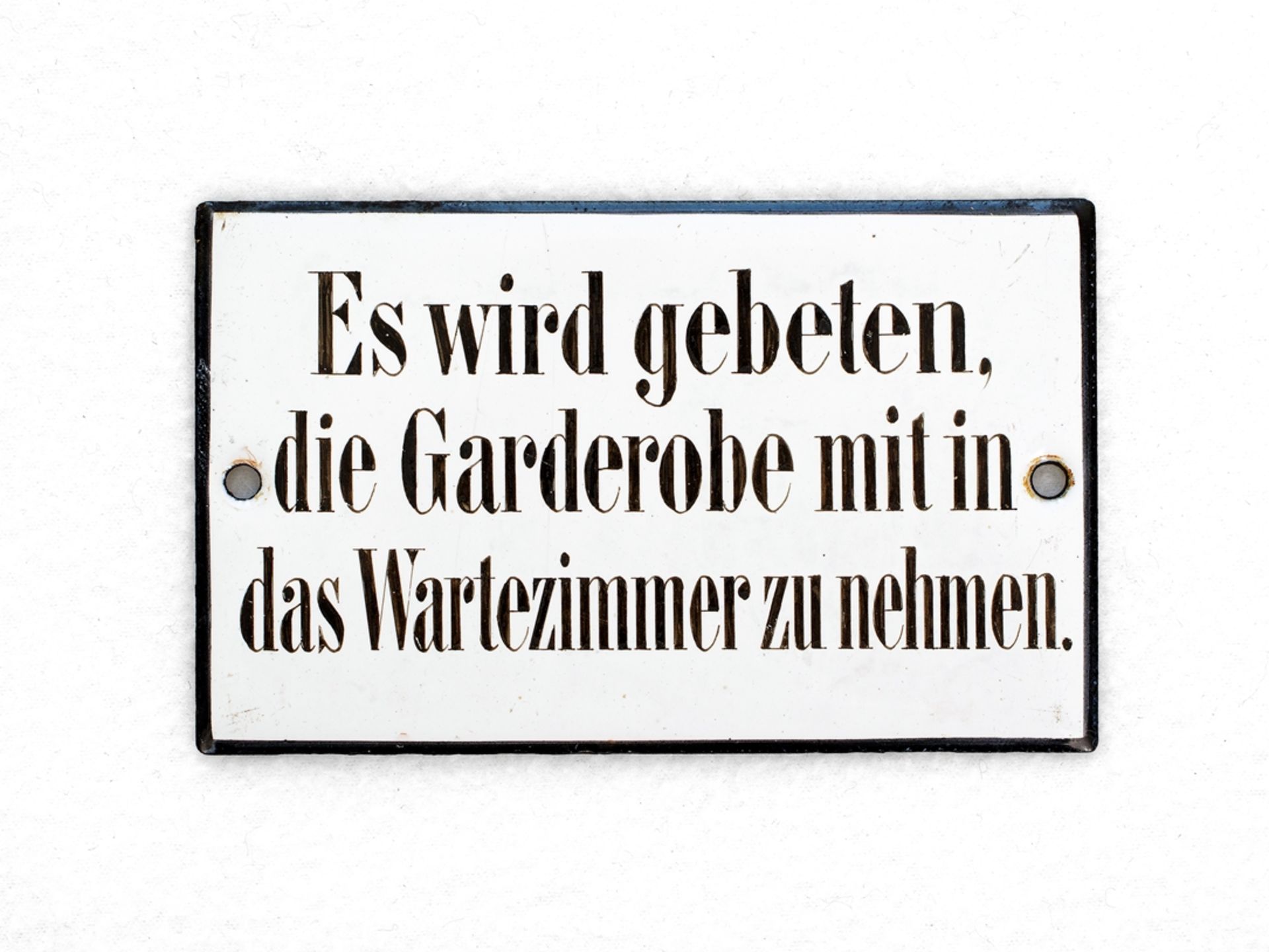 Emailschild "Es wird gebeten, die Garderobe...", um 1910 - Bild 7 aus 7