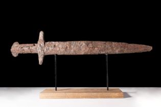 ROMAN SPATHA SWORD WITH ORIGINAL BONE AND WOOD HANDLE