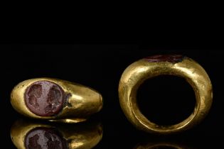 ROMAN GOLD RING WITH SERAPIS AND LUNA INTAGLIO