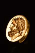 IMPORTANT GREEK HELLENISTIC GOLD RING WITH ZEUS PORTRAIT