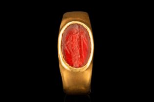 ROMAN GOLD RING WITH CERES CARNELIAN INTAGLIO